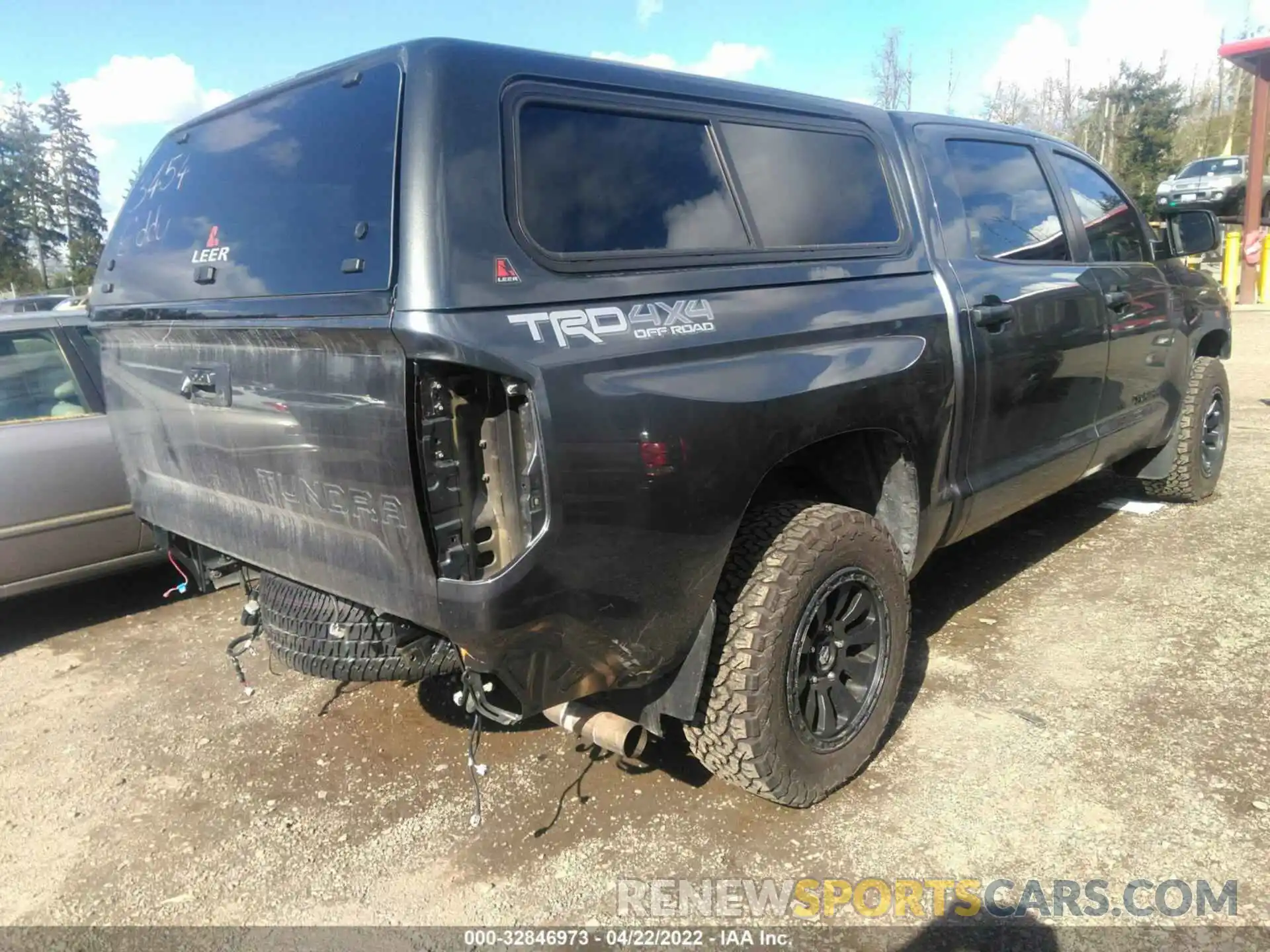 4 Фотография поврежденного автомобиля 5TFHY5F14KX843041 TOYOTA TUNDRA 4WD 2019