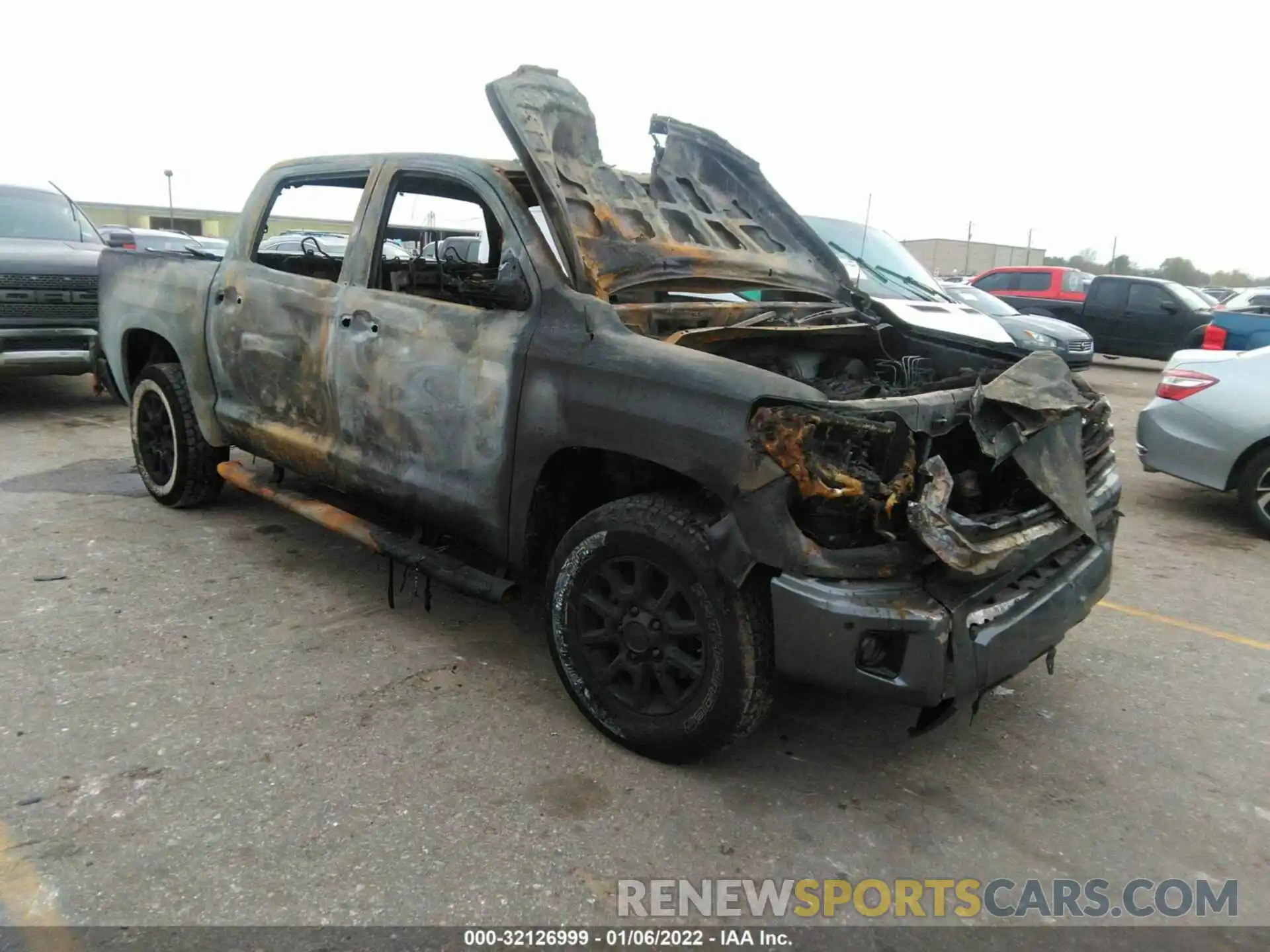 1 Photograph of a damaged car 5TFHY5F15KX780970 TOYOTA TUNDRA 4WD 2019