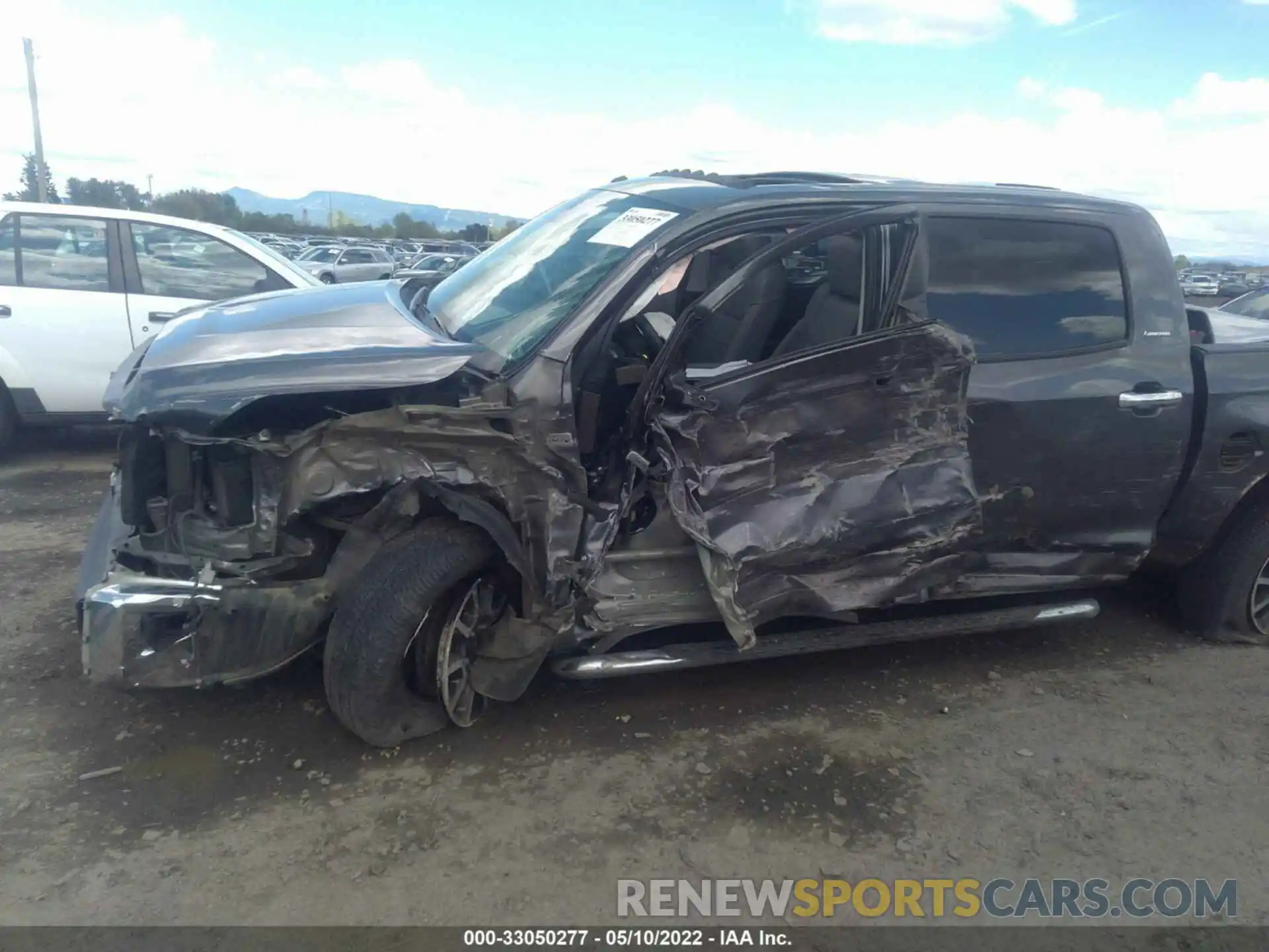 6 Photograph of a damaged car 5TFHY5F16KX867325 TOYOTA TUNDRA 4WD 2019