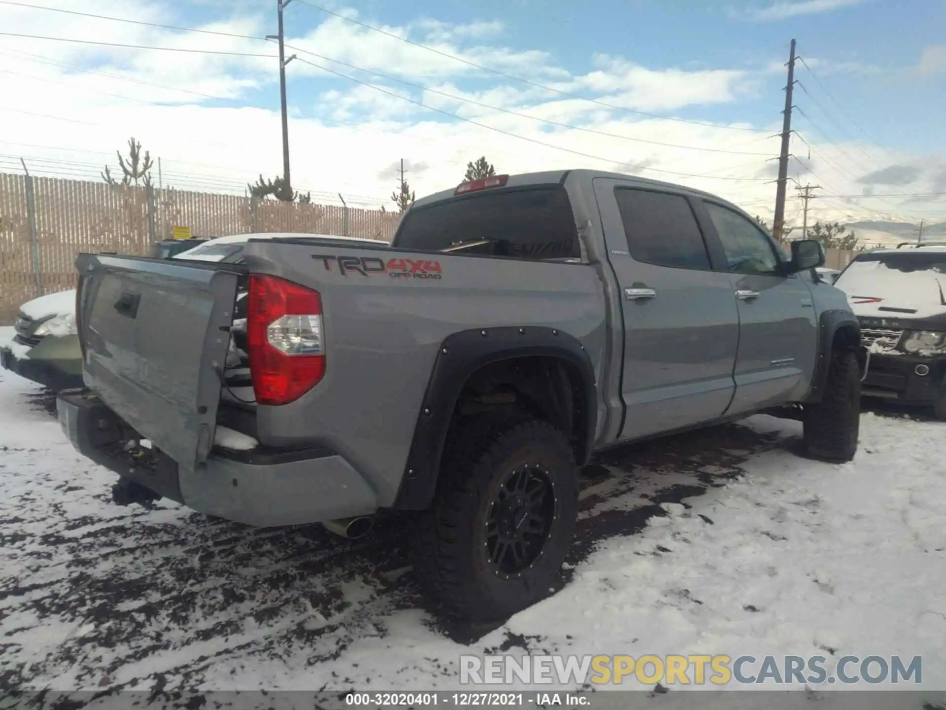 4 Фотография поврежденного автомобиля 5TFHY5F18KX869982 TOYOTA TUNDRA 4WD 2019