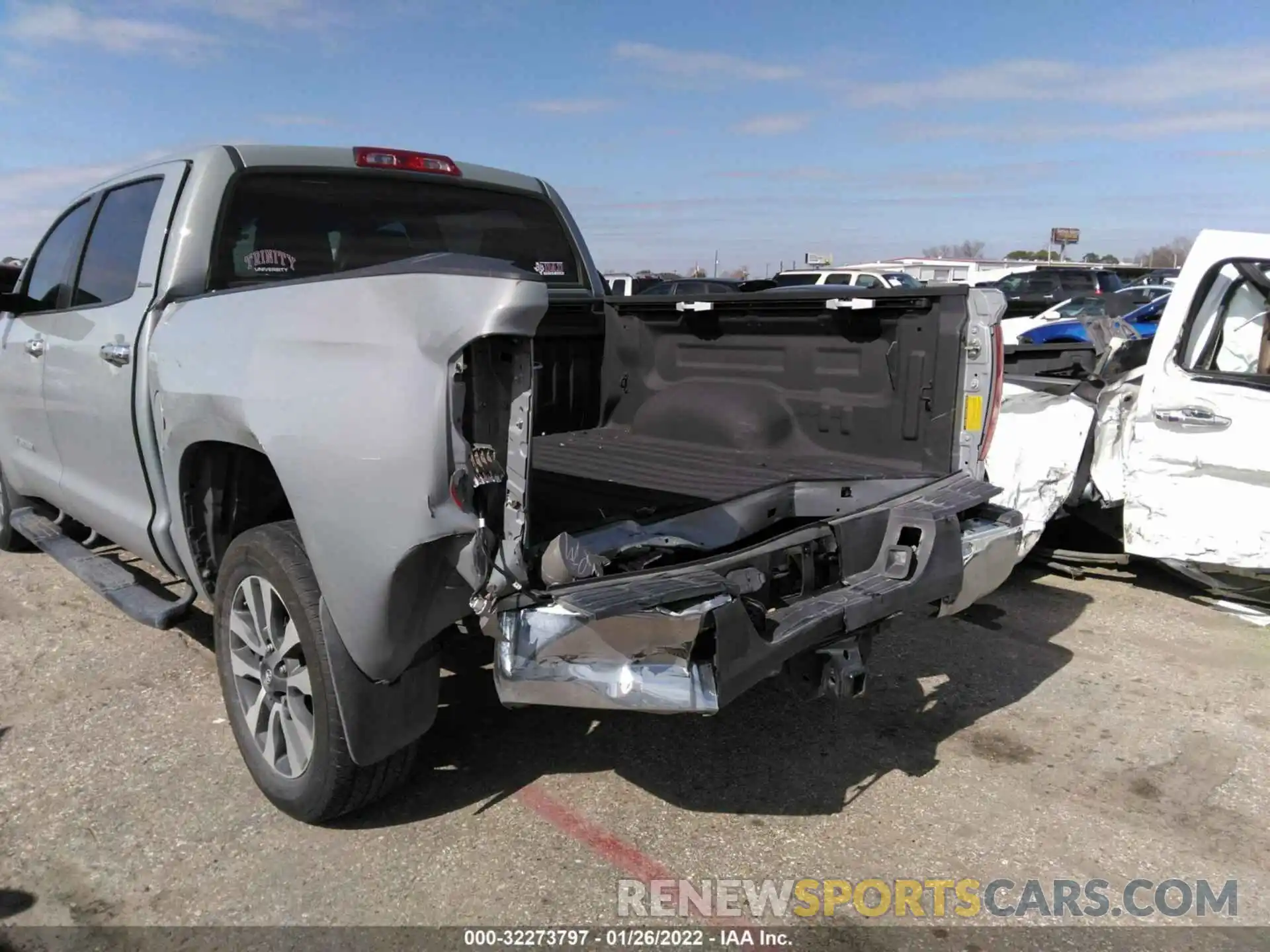 6 Photograph of a damaged car 5TFHY5F19KX847506 TOYOTA TUNDRA 4WD 2019