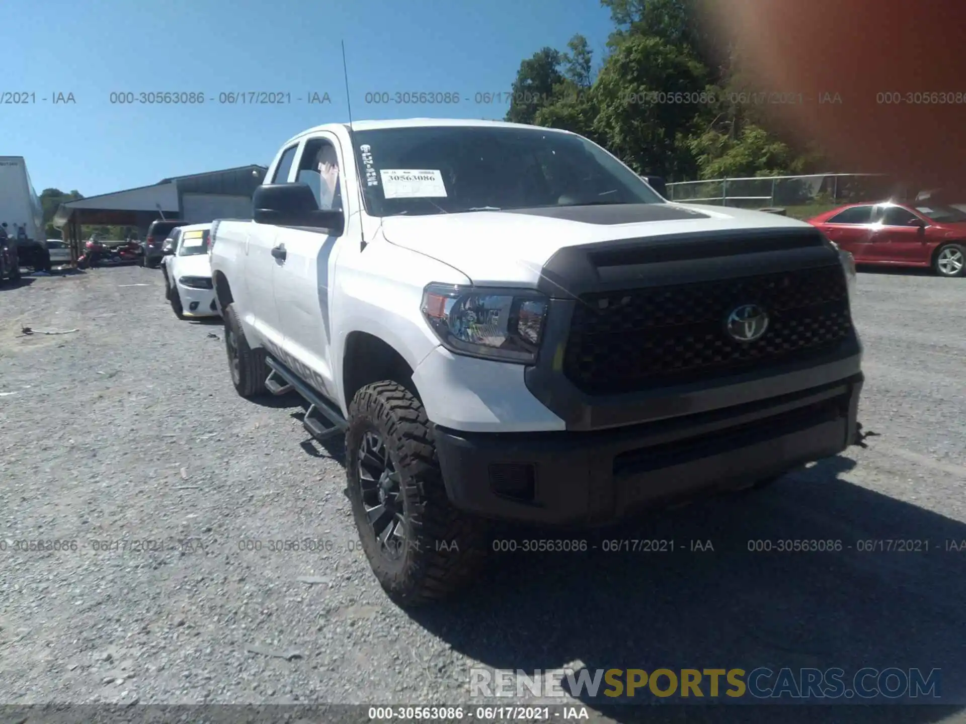 1 Photograph of a damaged car 5TFUM5F14KX080741 TOYOTA TUNDRA 4WD 2019