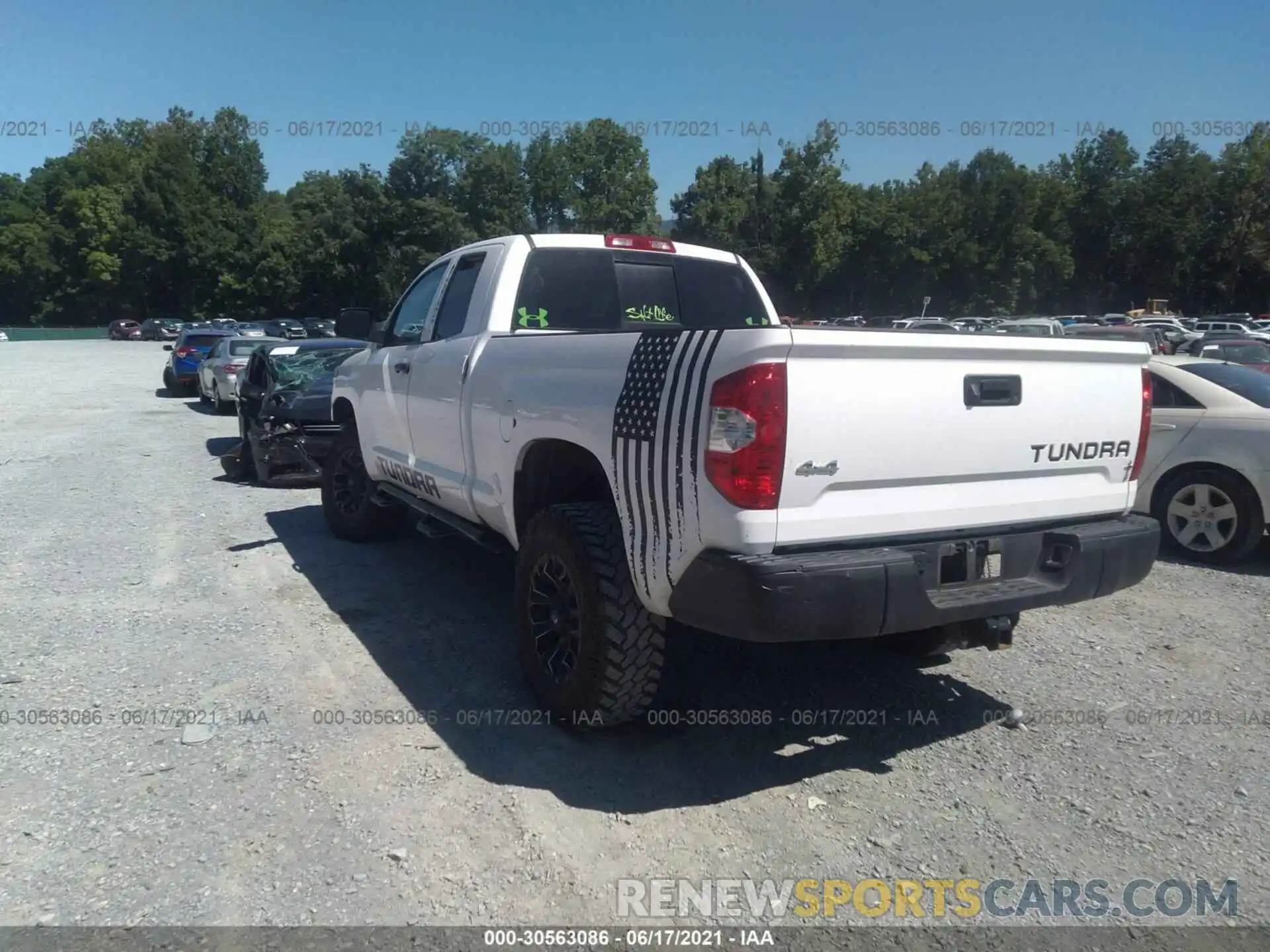 3 Photograph of a damaged car 5TFUM5F14KX080741 TOYOTA TUNDRA 4WD 2019