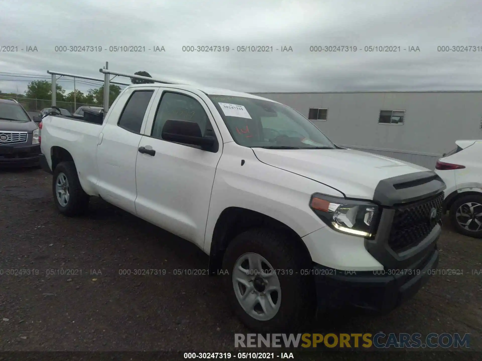 1 Photograph of a damaged car 5TFUM5F16KX080501 TOYOTA TUNDRA 4WD 2019