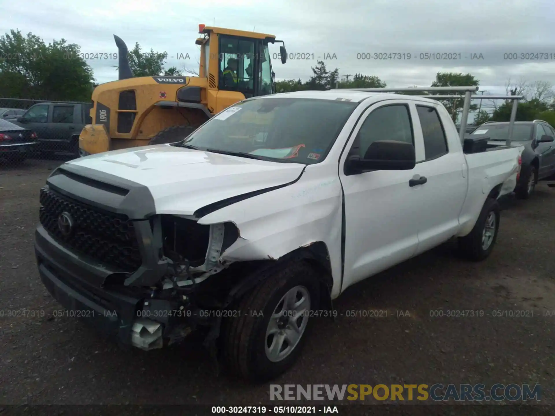 2 Photograph of a damaged car 5TFUM5F16KX080501 TOYOTA TUNDRA 4WD 2019