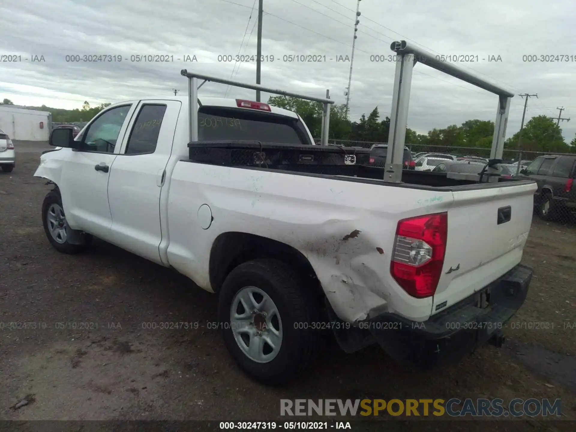 3 Photograph of a damaged car 5TFUM5F16KX080501 TOYOTA TUNDRA 4WD 2019