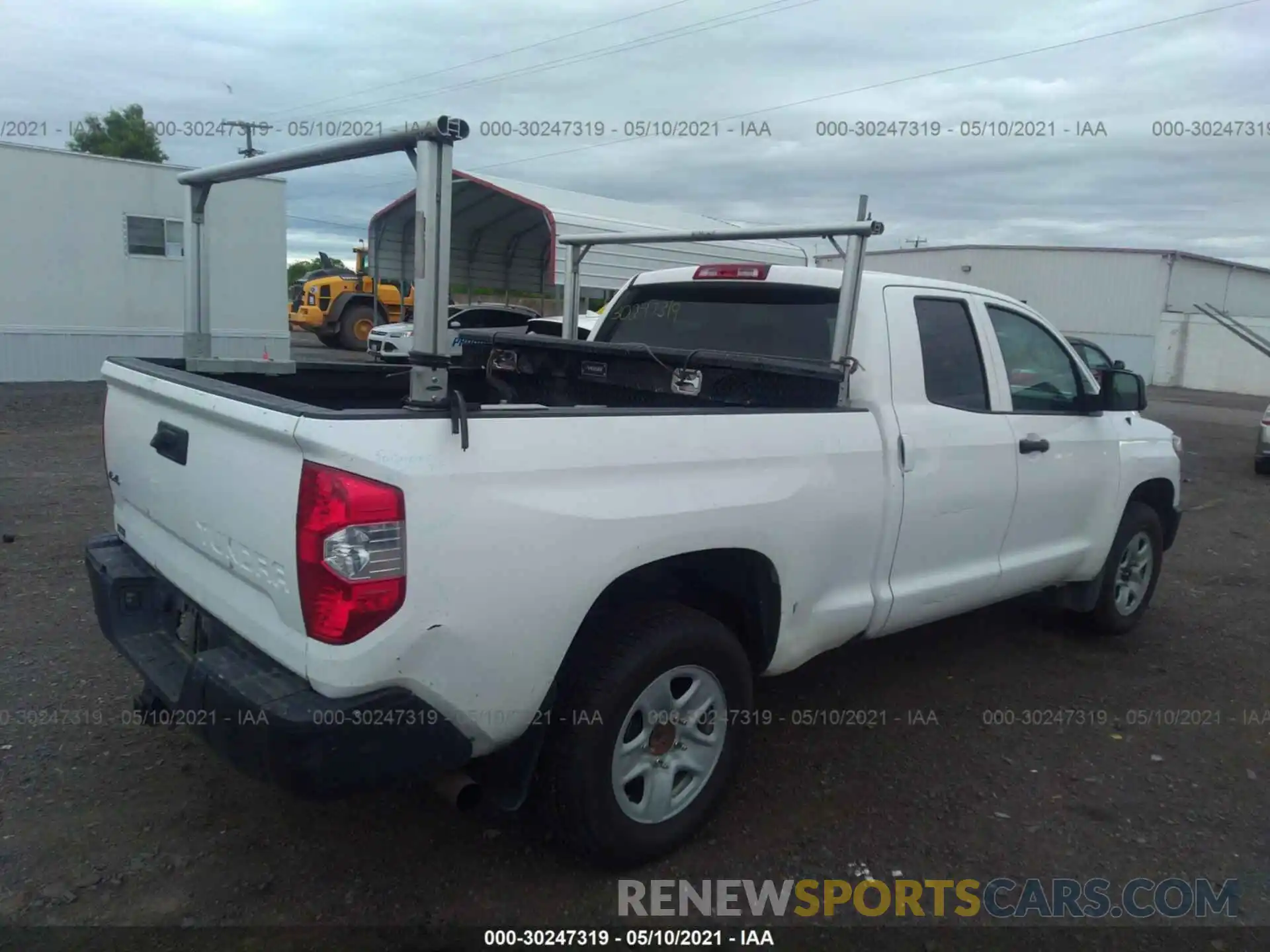 4 Photograph of a damaged car 5TFUM5F16KX080501 TOYOTA TUNDRA 4WD 2019