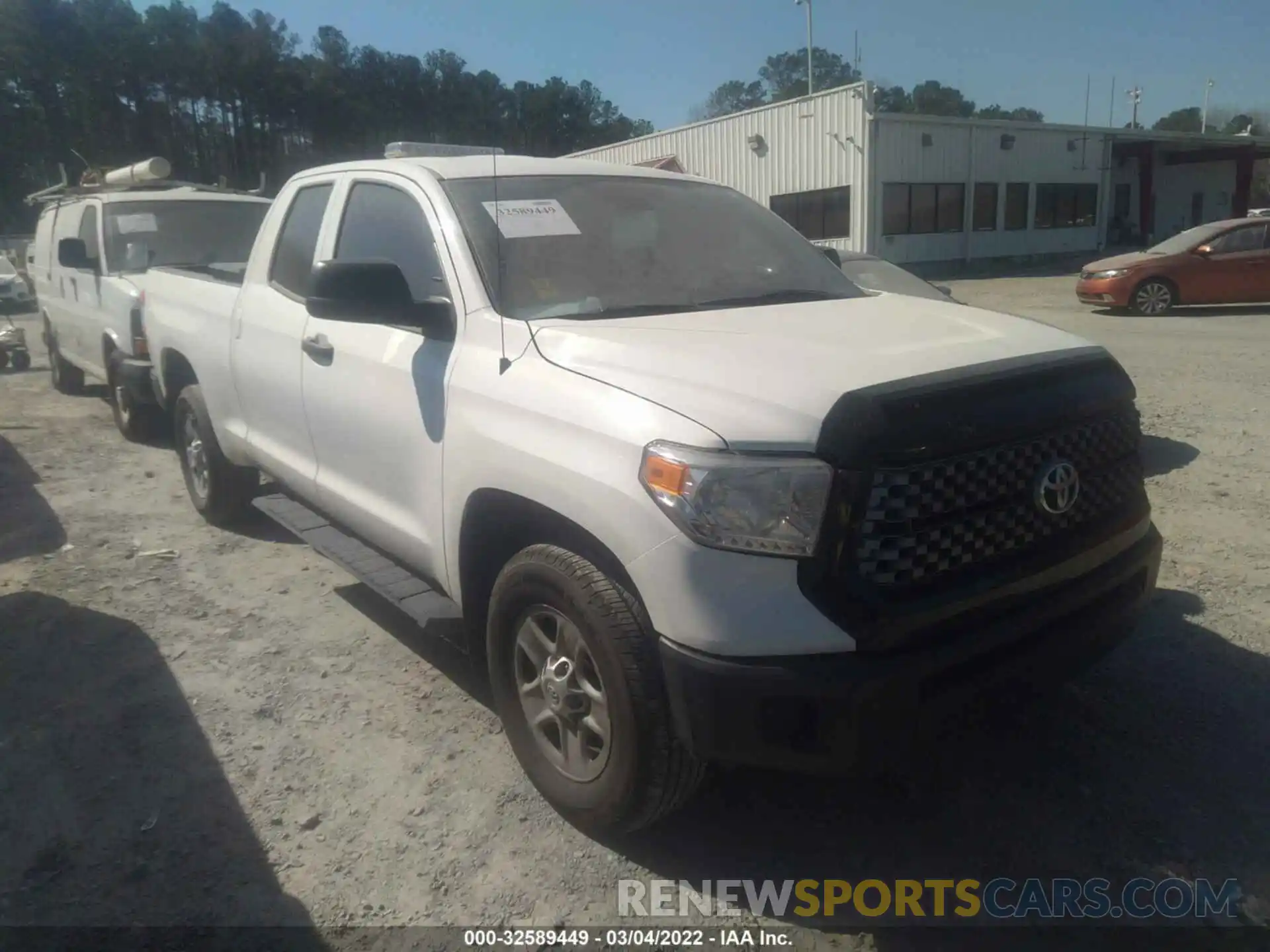 1 Photograph of a damaged car 5TFUM5F16KX081664 TOYOTA TUNDRA 4WD 2019