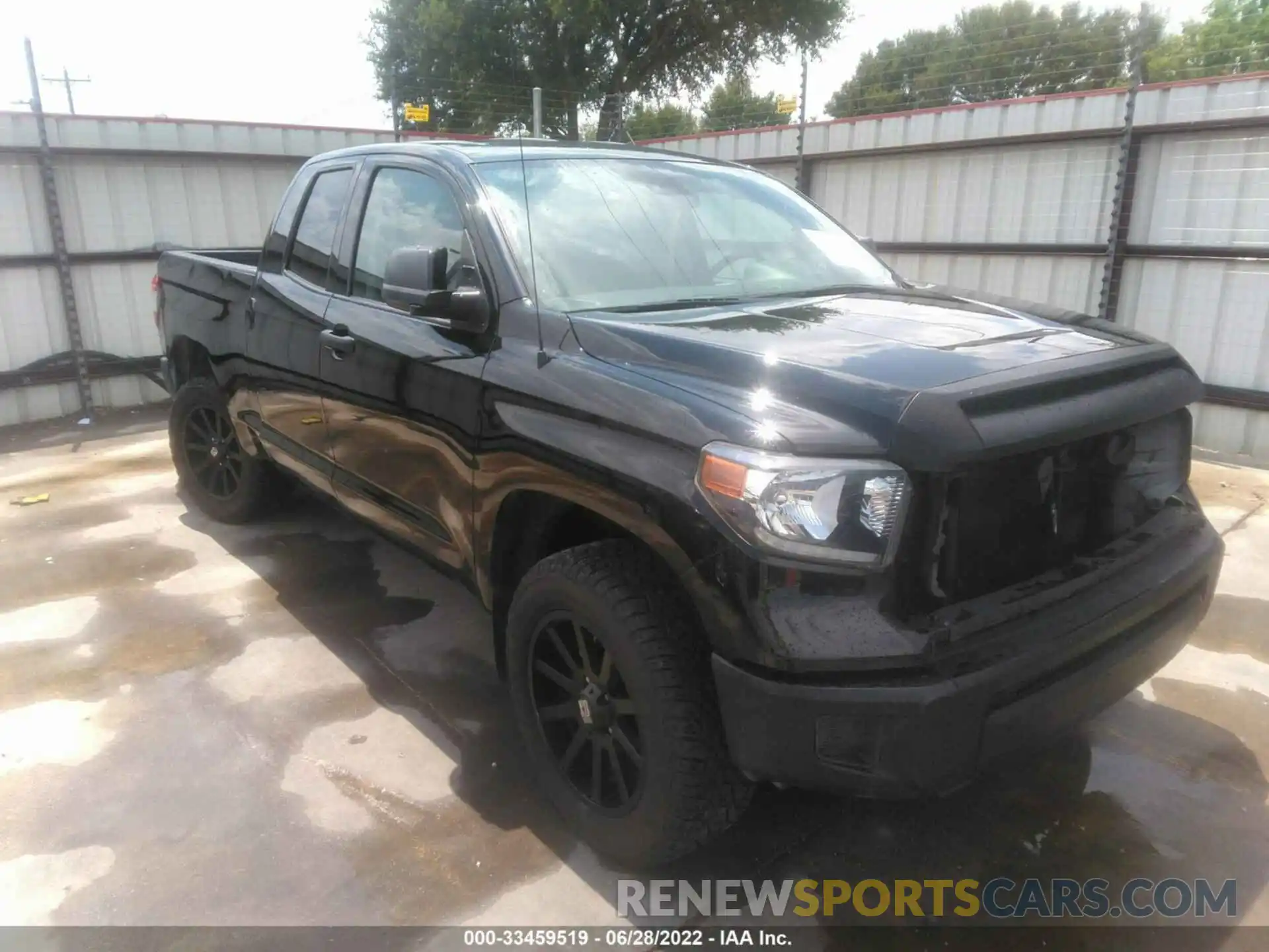 1 Photograph of a damaged car 5TFUM5F1XKX083286 TOYOTA TUNDRA 4WD 2019