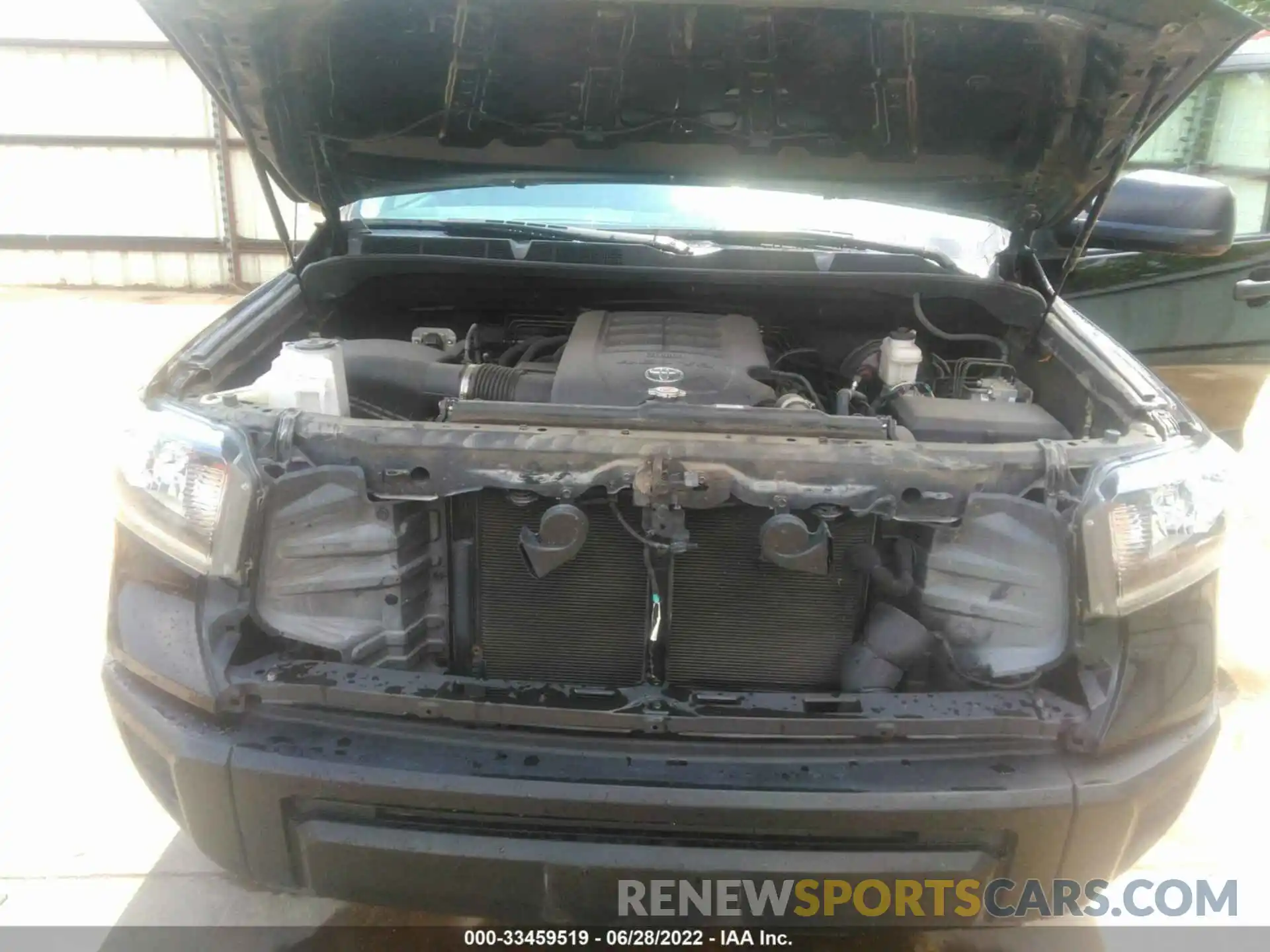 10 Photograph of a damaged car 5TFUM5F1XKX083286 TOYOTA TUNDRA 4WD 2019