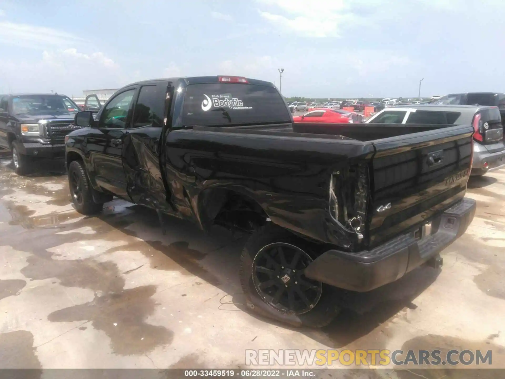 3 Photograph of a damaged car 5TFUM5F1XKX083286 TOYOTA TUNDRA 4WD 2019