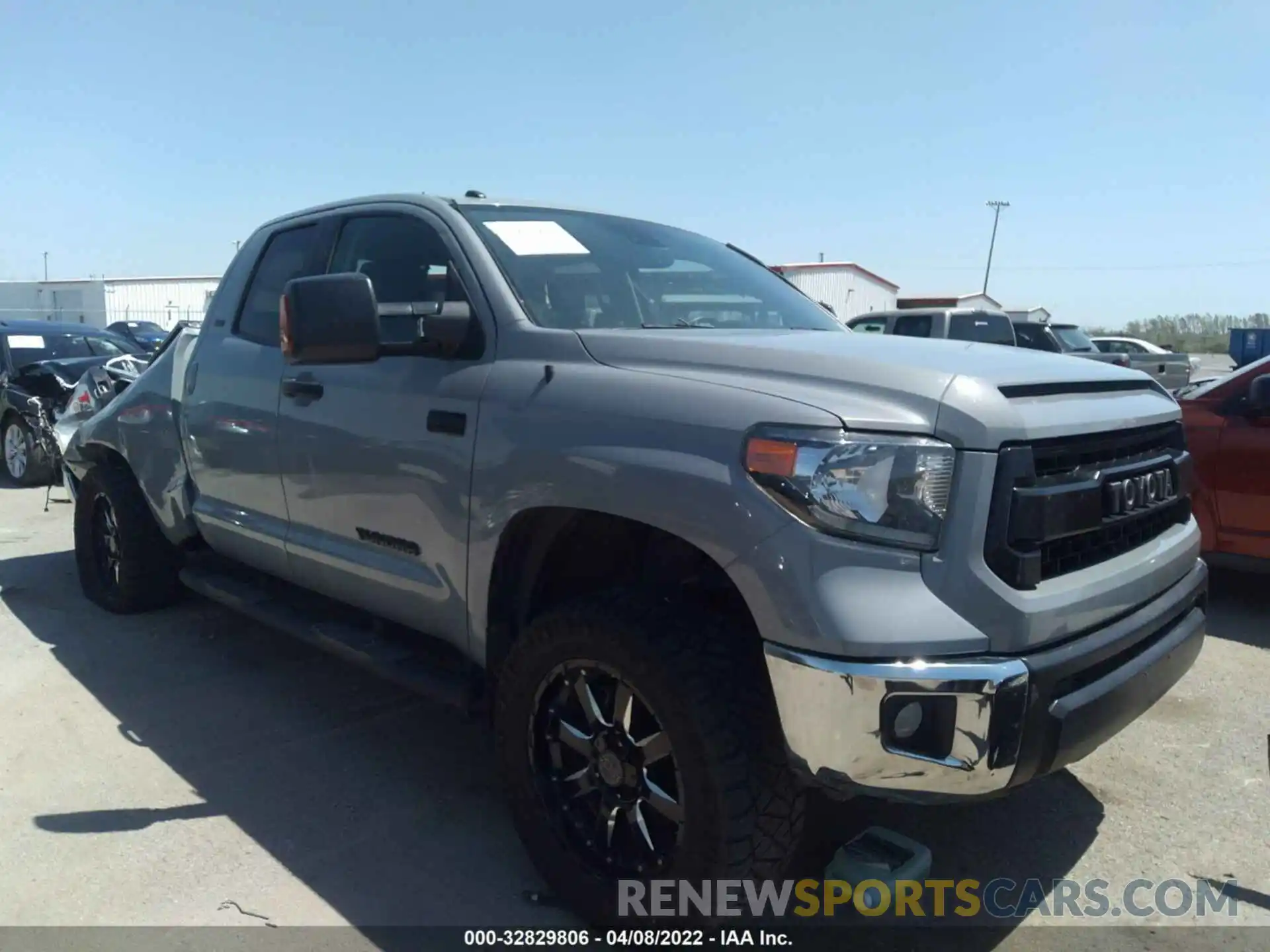 1 Photograph of a damaged car 5TFUW5F10KX786504 TOYOTA TUNDRA 4WD 2019