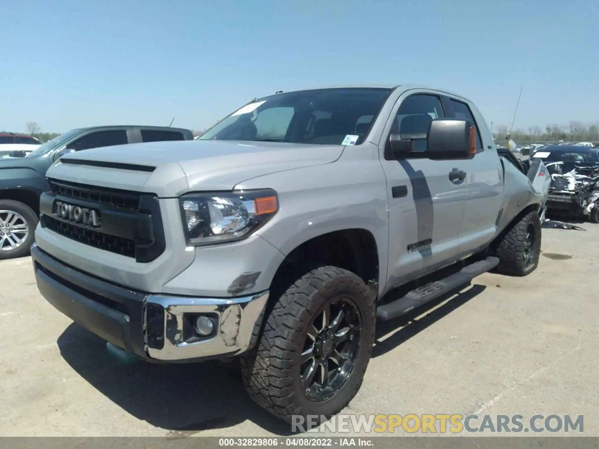 2 Photograph of a damaged car 5TFUW5F10KX786504 TOYOTA TUNDRA 4WD 2019