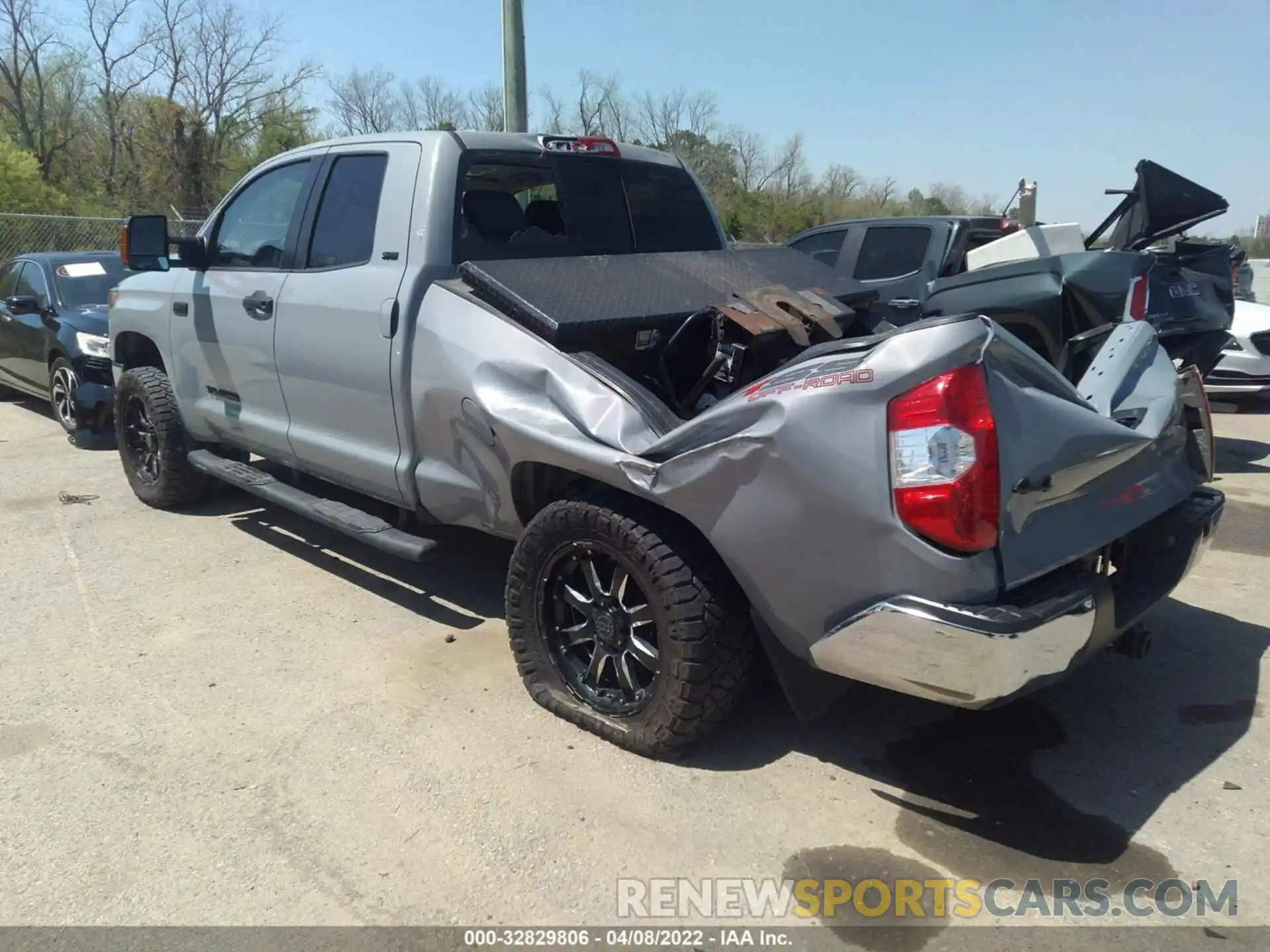 3 Photograph of a damaged car 5TFUW5F10KX786504 TOYOTA TUNDRA 4WD 2019