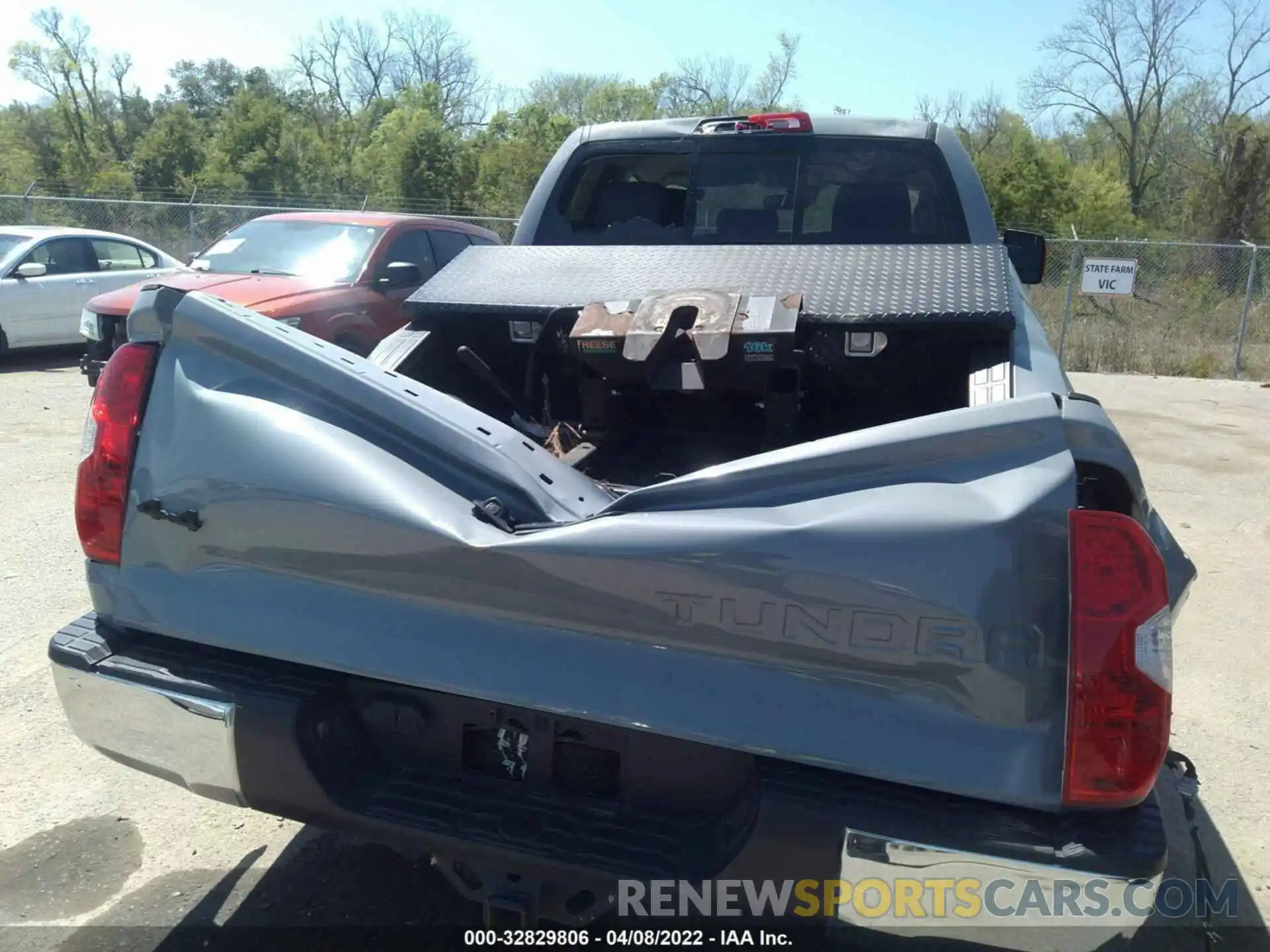 8 Photograph of a damaged car 5TFUW5F10KX786504 TOYOTA TUNDRA 4WD 2019