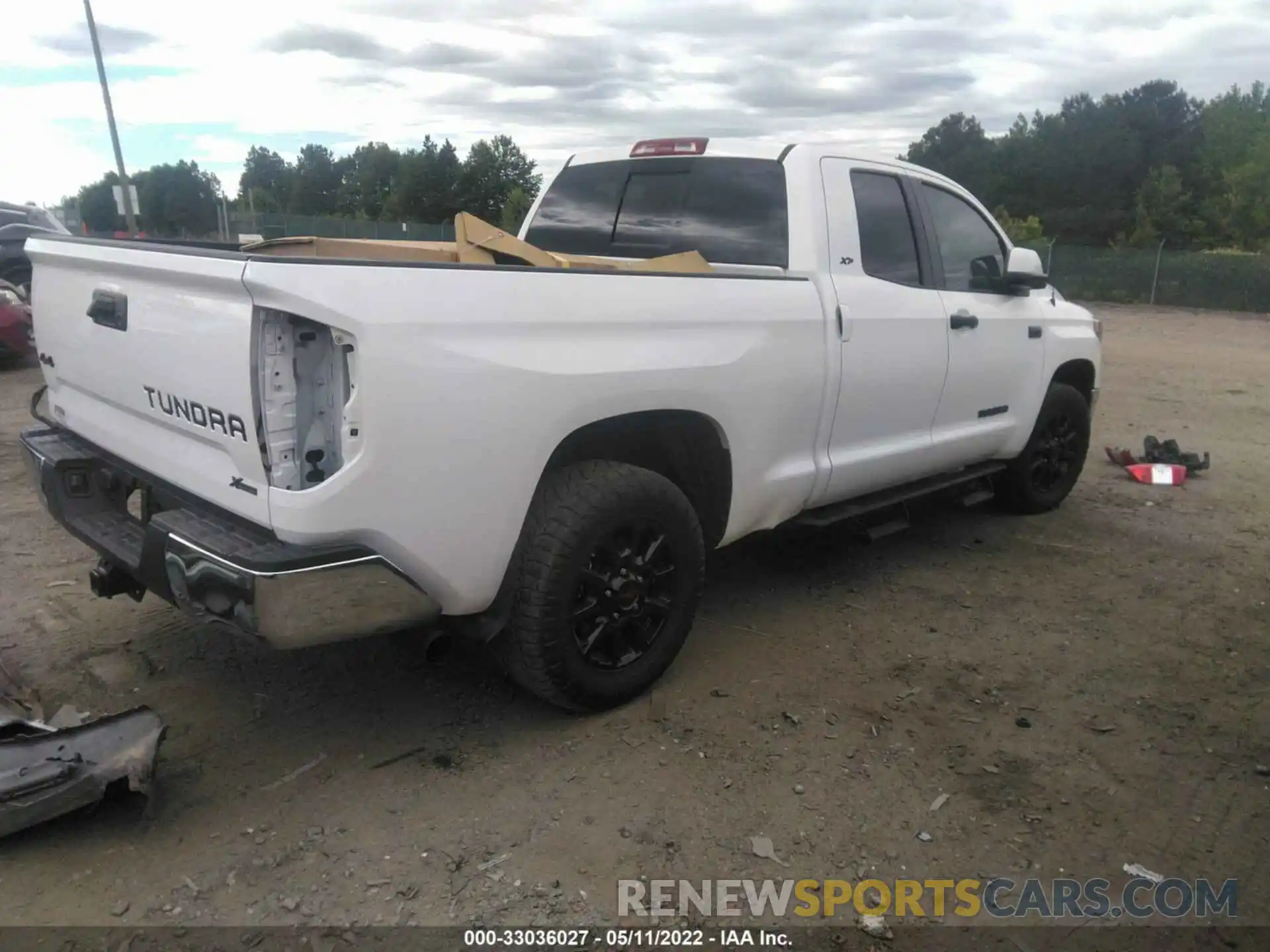 4 Photograph of a damaged car 5TFUW5F10KX852484 TOYOTA TUNDRA 4WD 2019