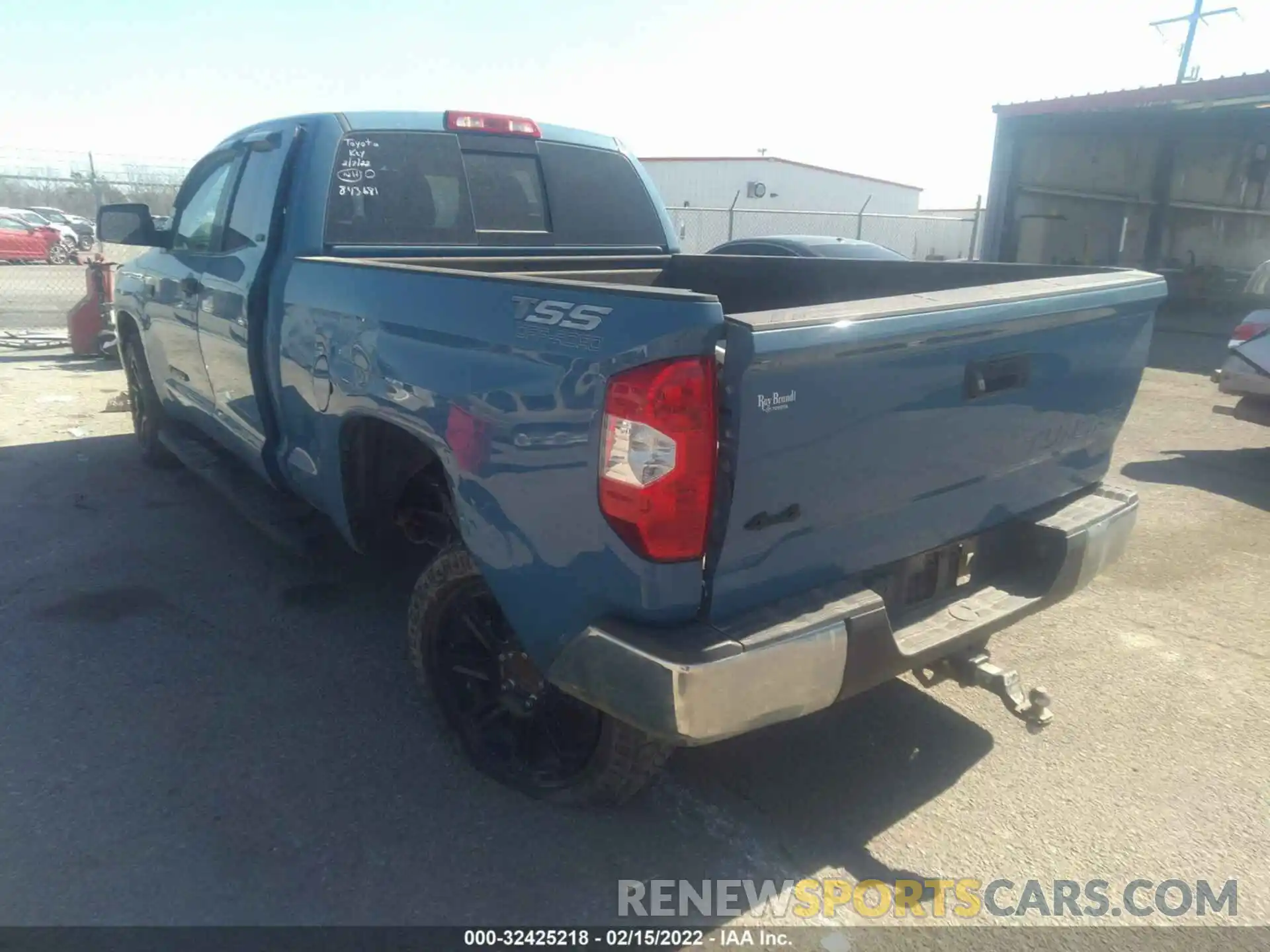 3 Photograph of a damaged car 5TFUW5F11KX843681 TOYOTA TUNDRA 4WD 2019