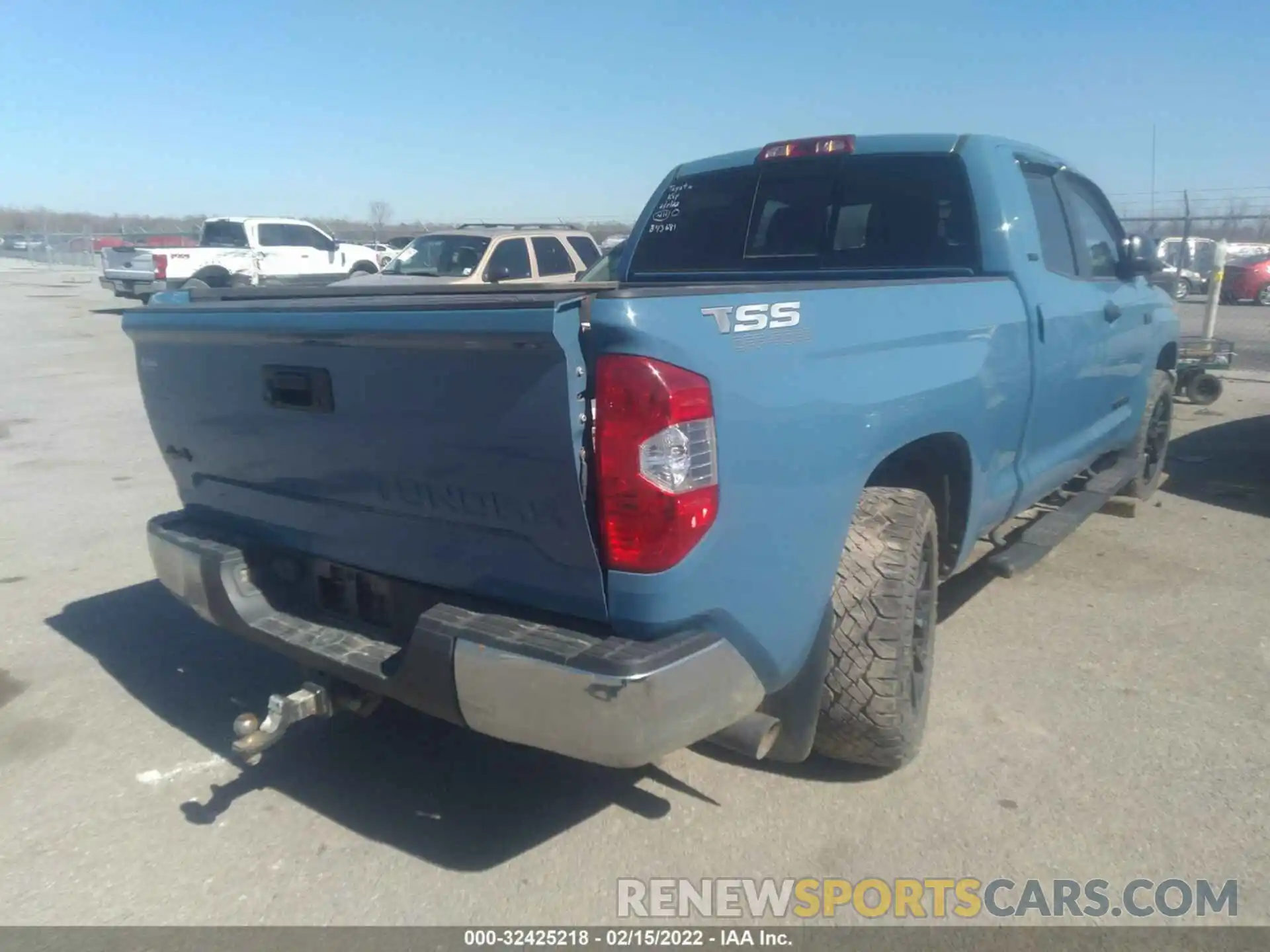 4 Photograph of a damaged car 5TFUW5F11KX843681 TOYOTA TUNDRA 4WD 2019