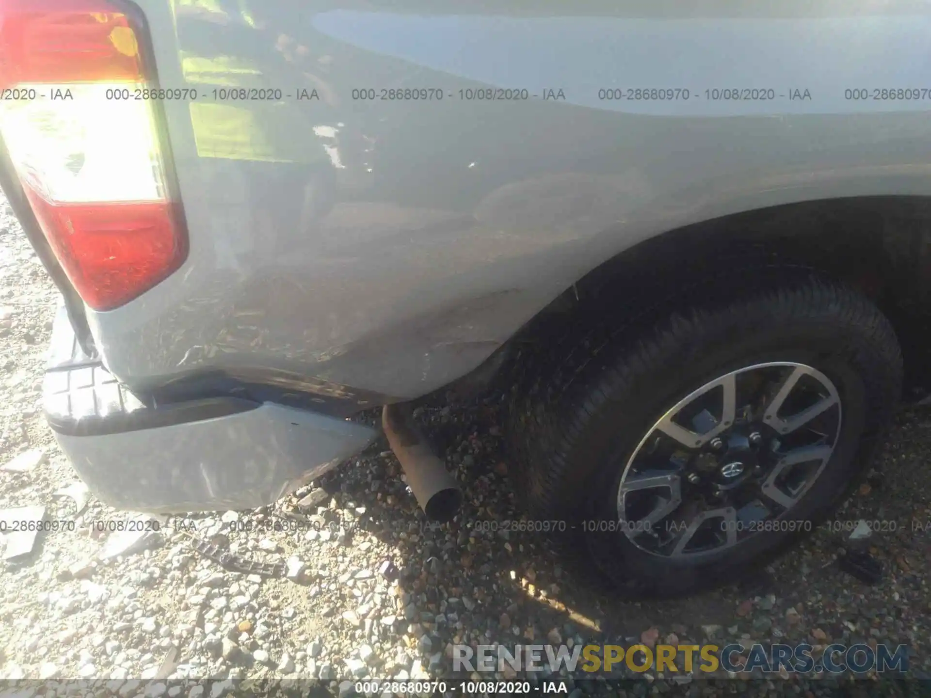 6 Photograph of a damaged car 5TFUW5F15KX810764 TOYOTA TUNDRA 4WD 2019