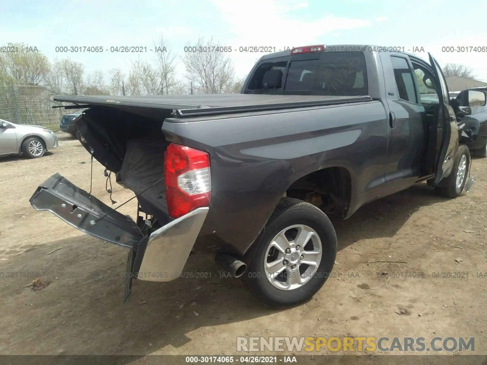 4 Photograph of a damaged car 5TFUW5F15KX863707 TOYOTA TUNDRA 4WD 2019