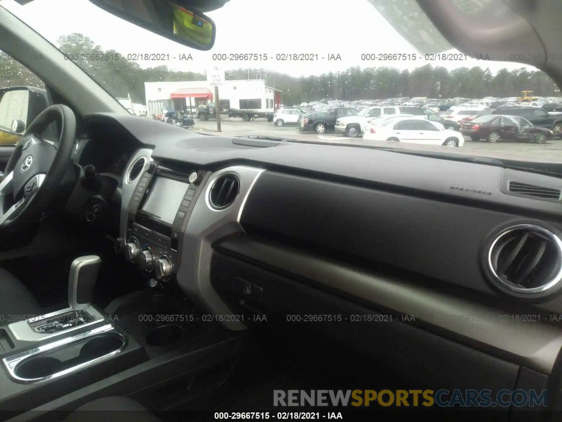 5 Photograph of a damaged car 5TFUW5F1XKX821548 TOYOTA TUNDRA 4WD 2019