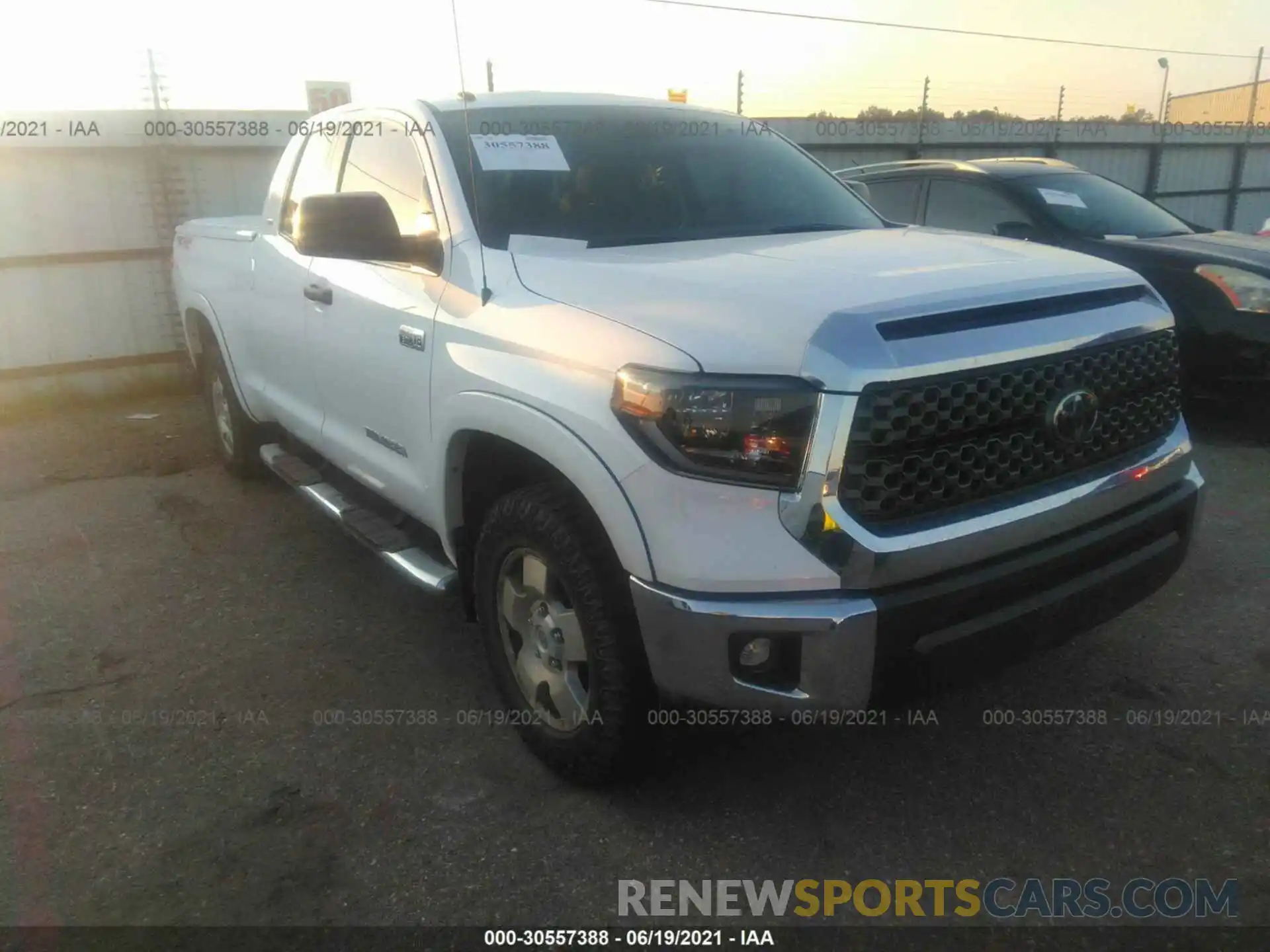 1 Photograph of a damaged car 5TFUY5F11KX843626 TOYOTA TUNDRA 4WD 2019