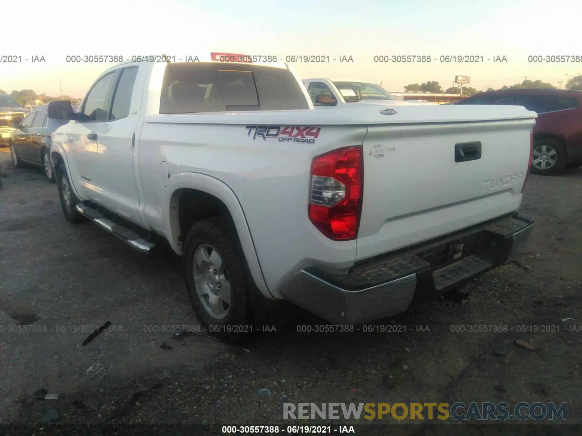 3 Photograph of a damaged car 5TFUY5F11KX843626 TOYOTA TUNDRA 4WD 2019