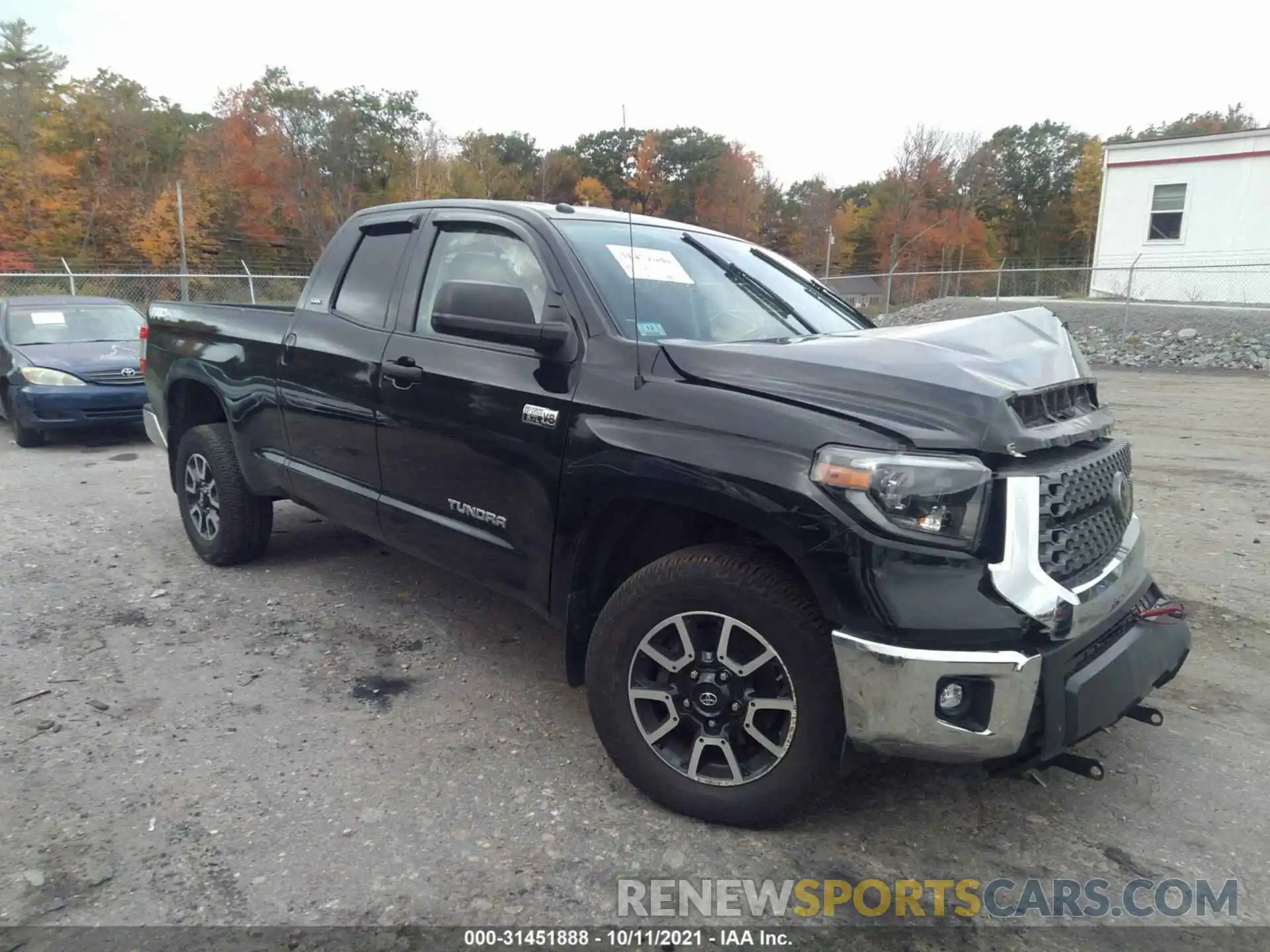 1 Photograph of a damaged car 5TFUY5F11KX869336 TOYOTA TUNDRA 4WD 2019