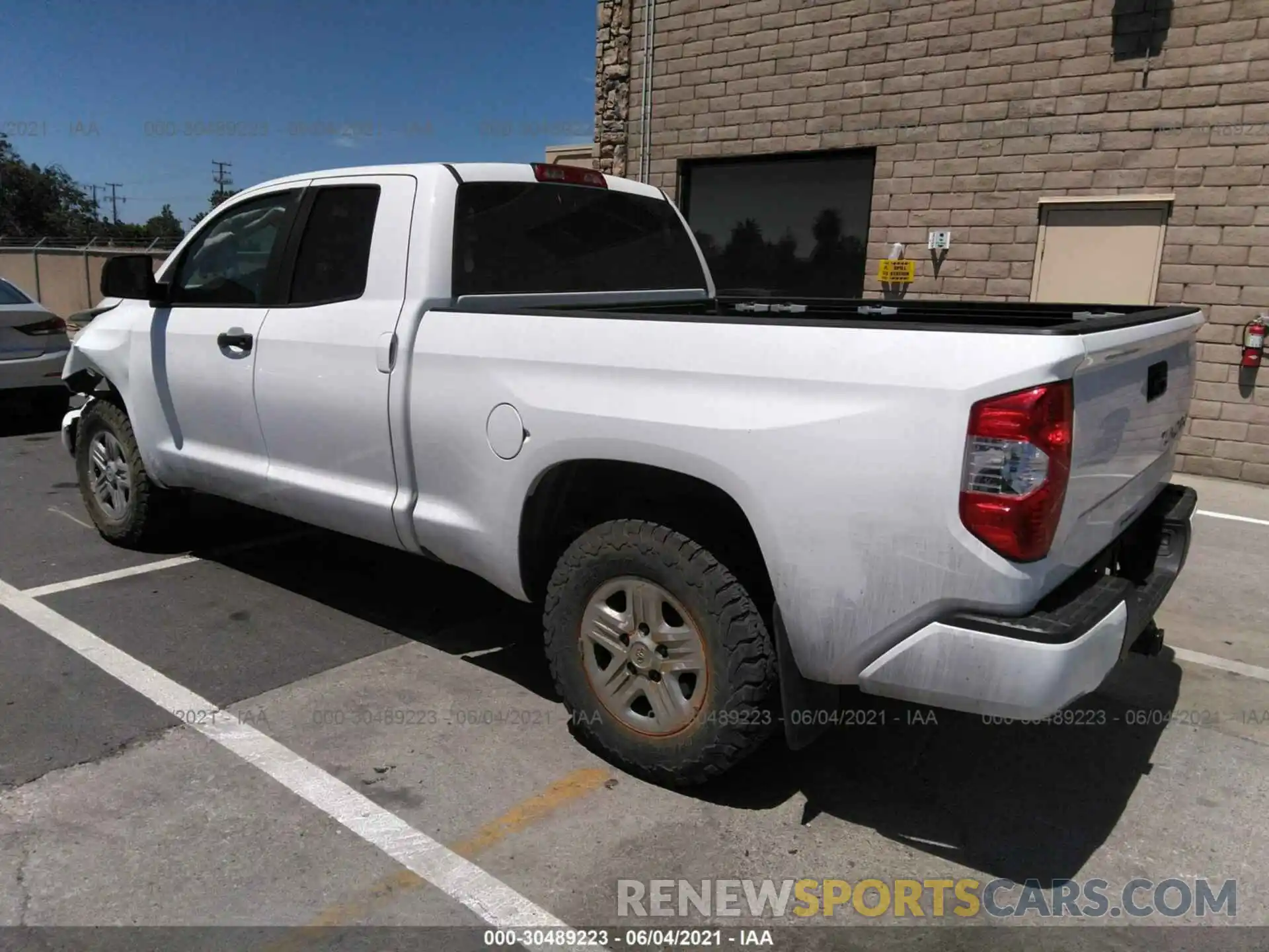 3 Photograph of a damaged car 5TFUY5F12KX790595 TOYOTA TUNDRA 4WD 2019