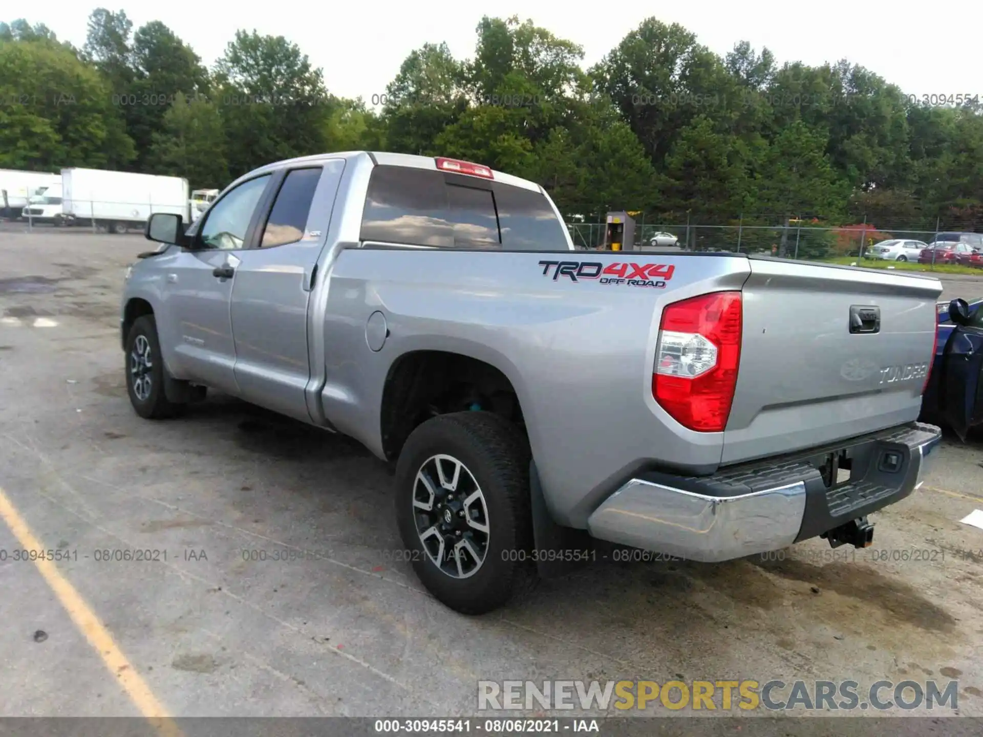 3 Photograph of a damaged car 5TFUY5F13KX806562 TOYOTA TUNDRA 4WD 2019