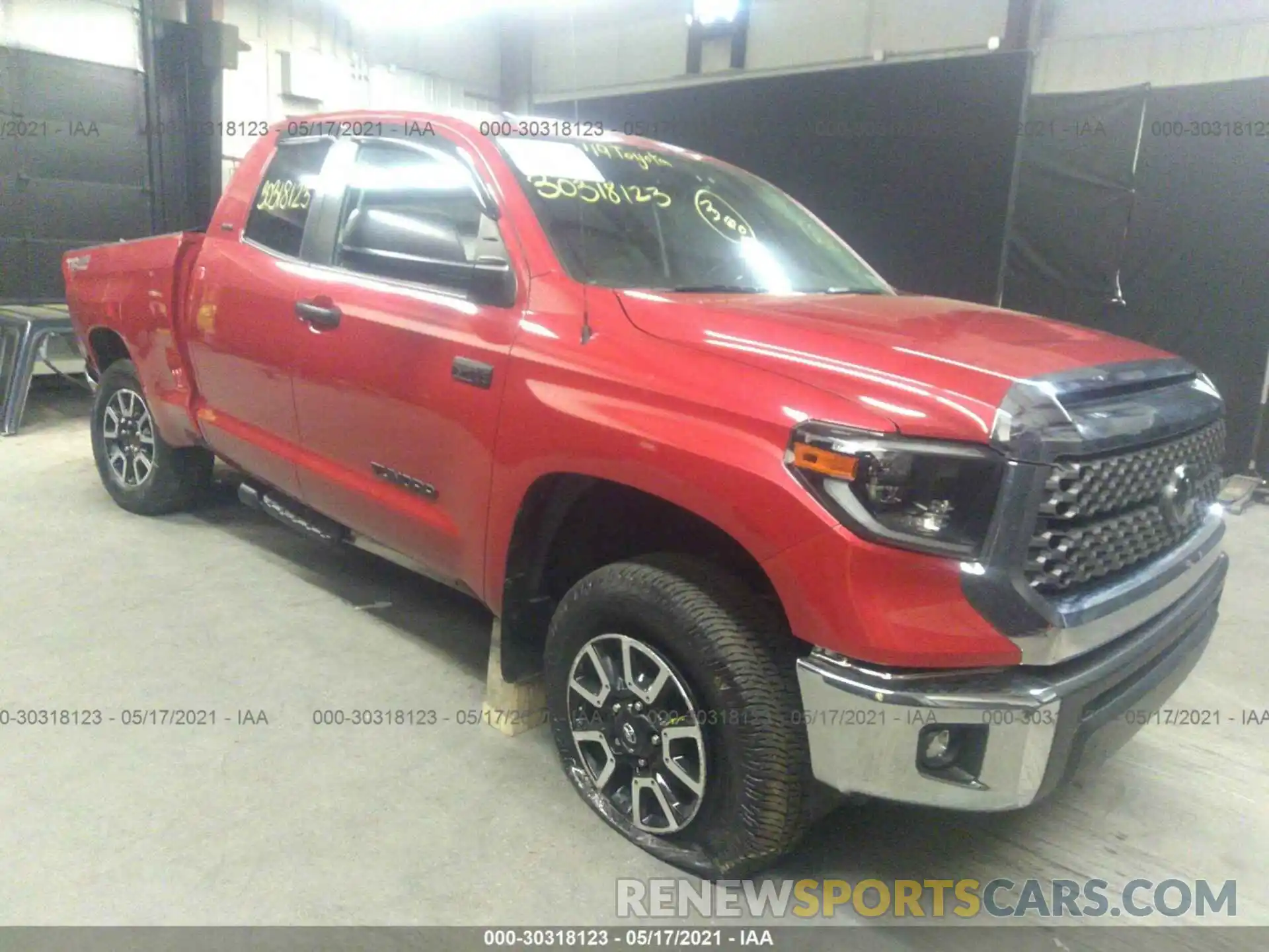 1 Photograph of a damaged car 5TFUY5F13KX819943 TOYOTA TUNDRA 4WD 2019