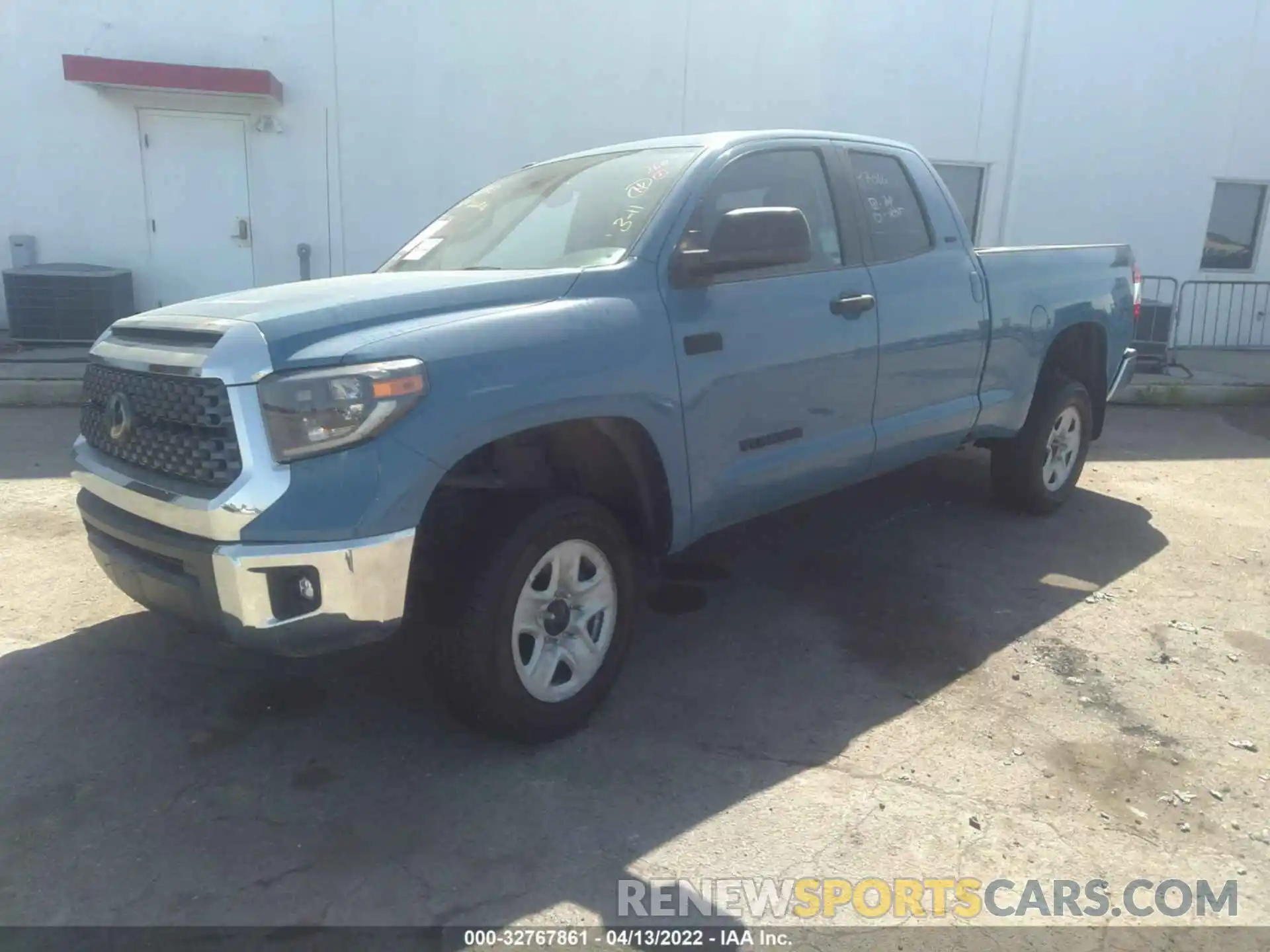 2 Photograph of a damaged car 5TFUY5F15KX784256 TOYOTA TUNDRA 4WD 2019