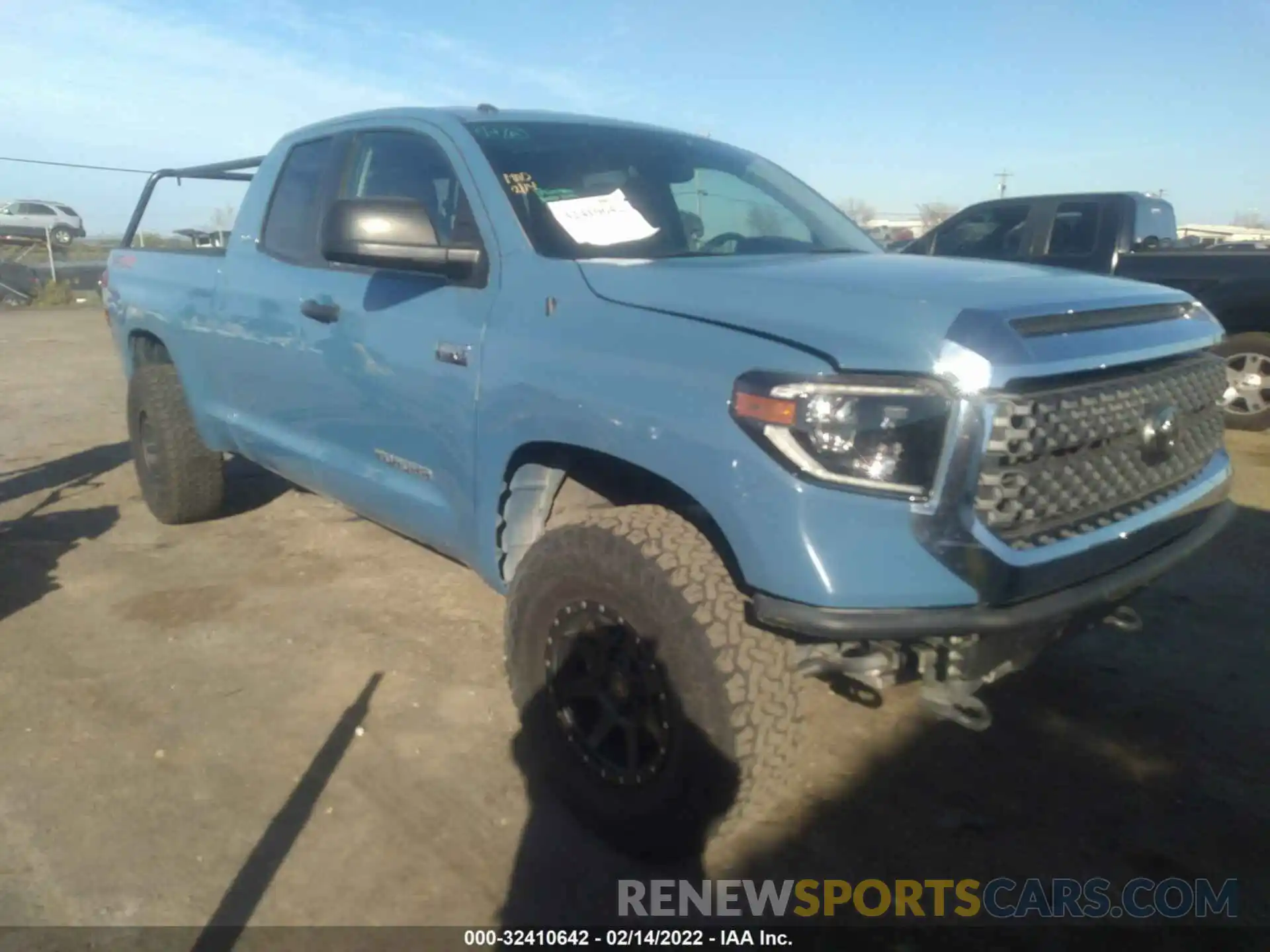 1 Photograph of a damaged car 5TFUY5F16KX793791 TOYOTA TUNDRA 4WD 2019