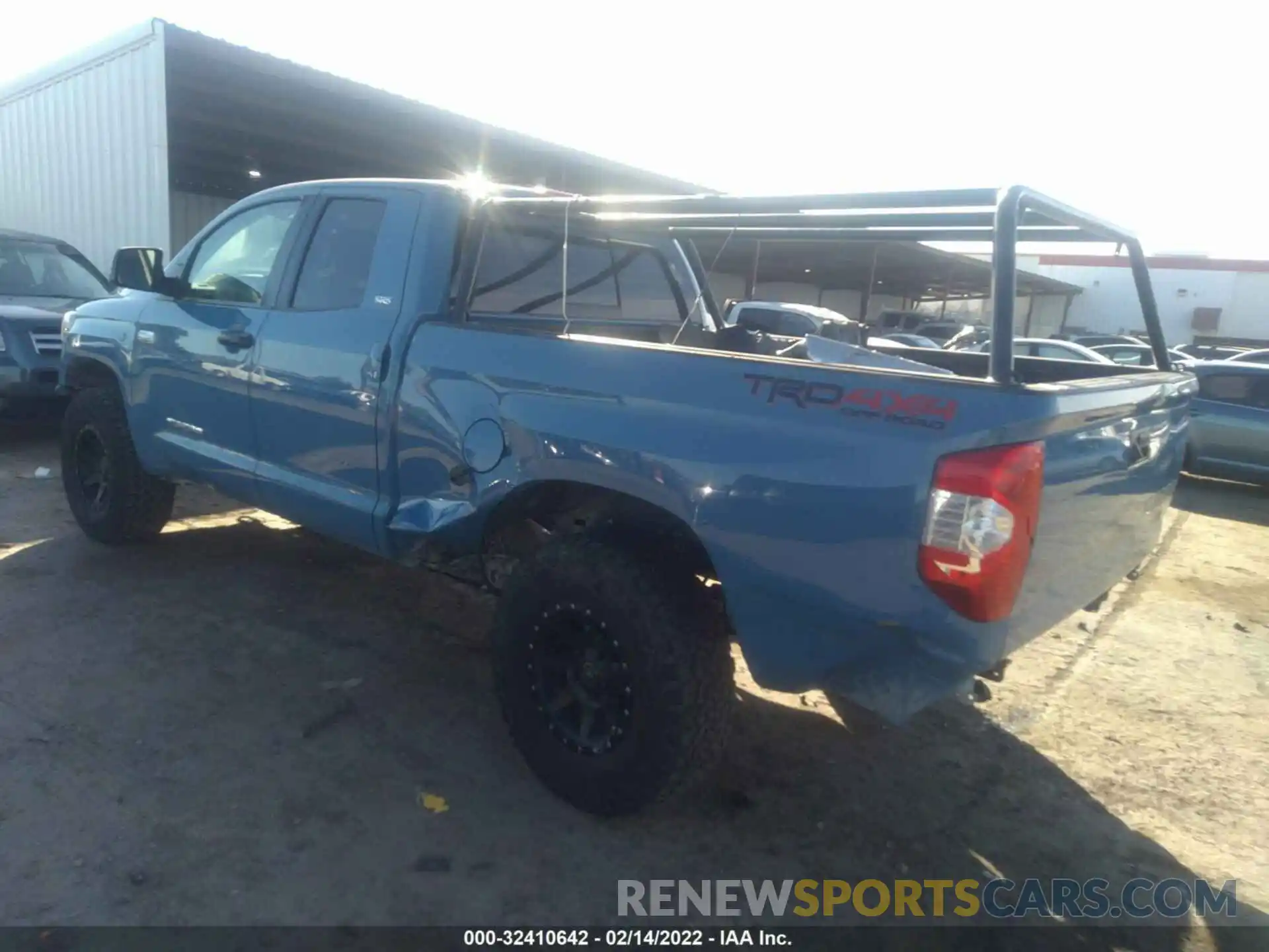 3 Photograph of a damaged car 5TFUY5F16KX793791 TOYOTA TUNDRA 4WD 2019