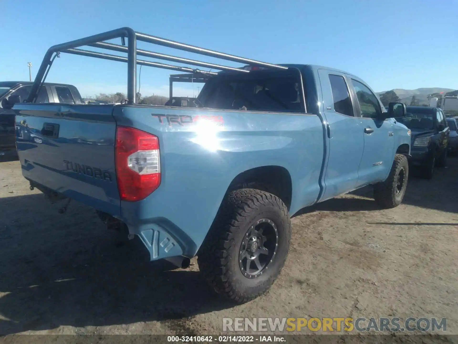 4 Photograph of a damaged car 5TFUY5F16KX793791 TOYOTA TUNDRA 4WD 2019