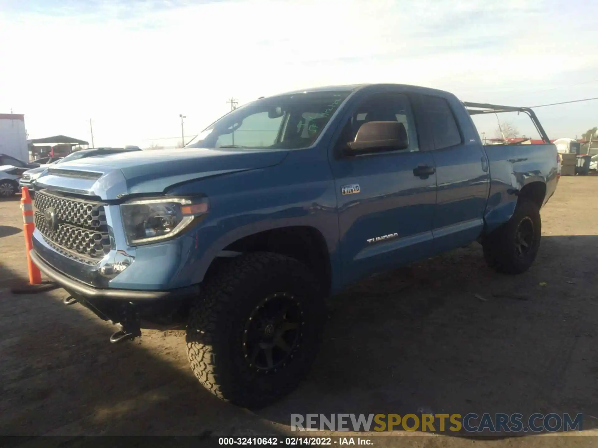 6 Photograph of a damaged car 5TFUY5F16KX793791 TOYOTA TUNDRA 4WD 2019