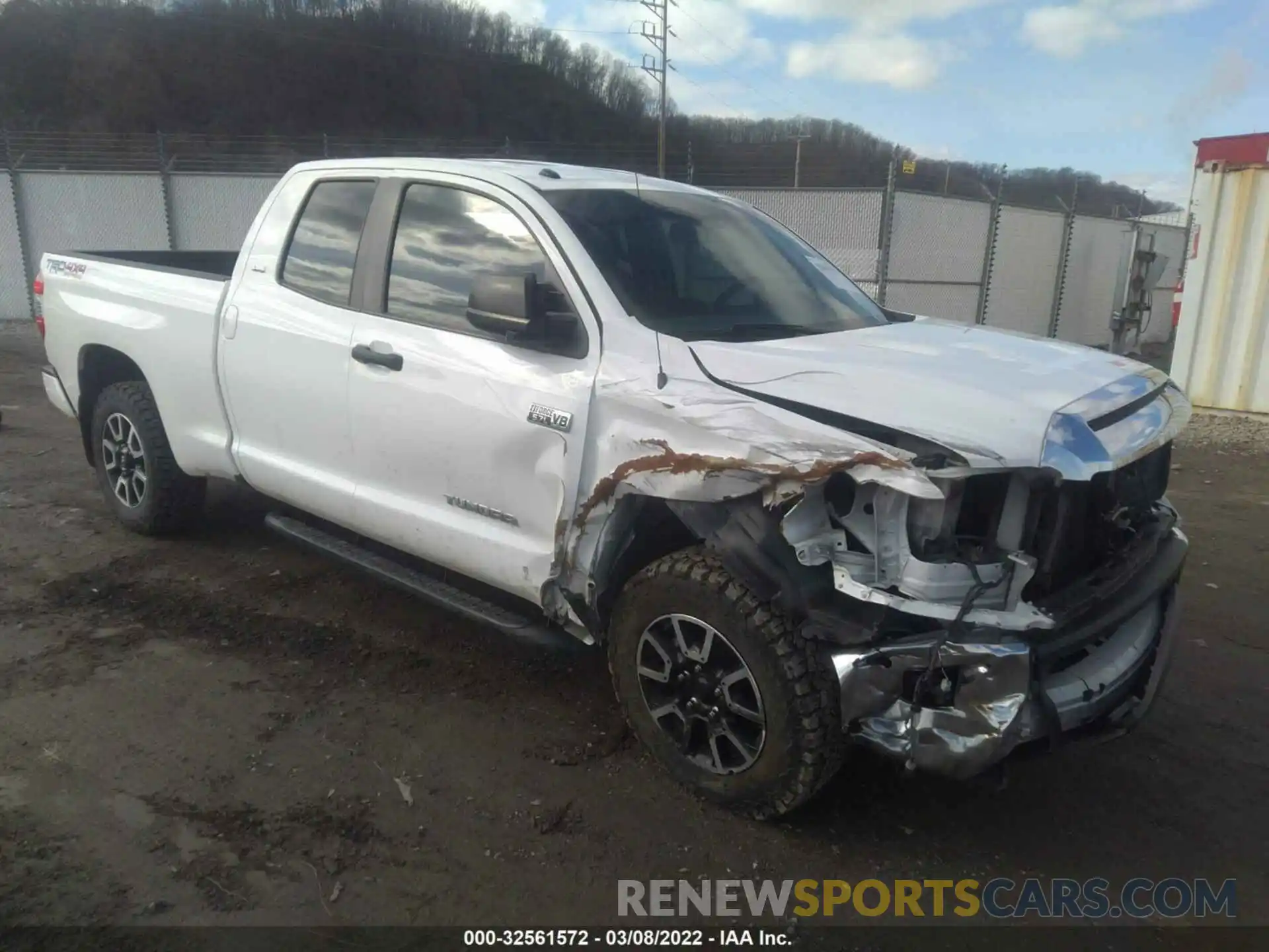 1 Photograph of a damaged car 5TFUY5F16KX849602 TOYOTA TUNDRA 4WD 2019