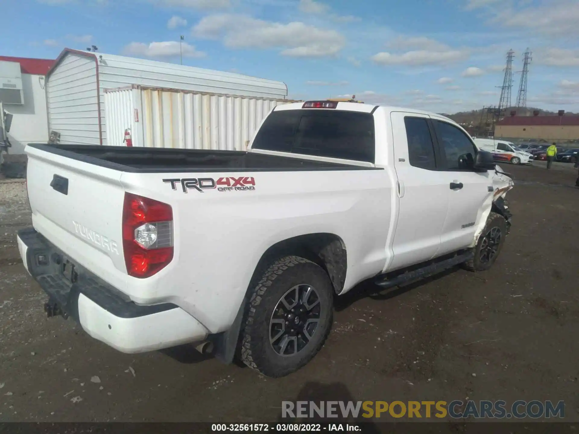 4 Фотография поврежденного автомобиля 5TFUY5F16KX849602 TOYOTA TUNDRA 4WD 2019