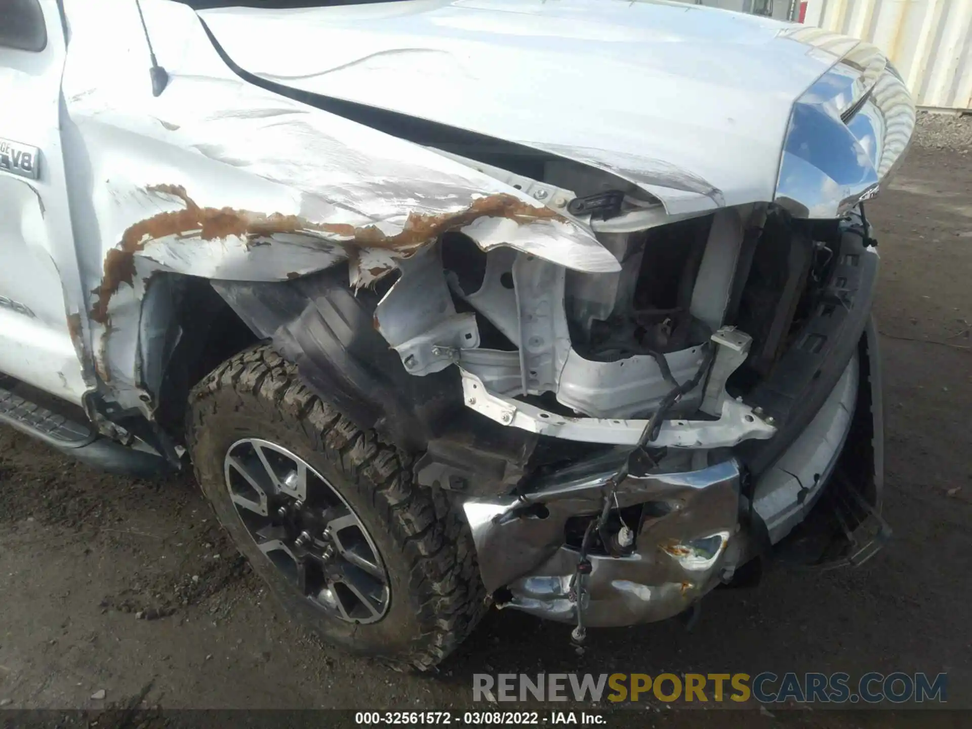 6 Photograph of a damaged car 5TFUY5F16KX849602 TOYOTA TUNDRA 4WD 2019