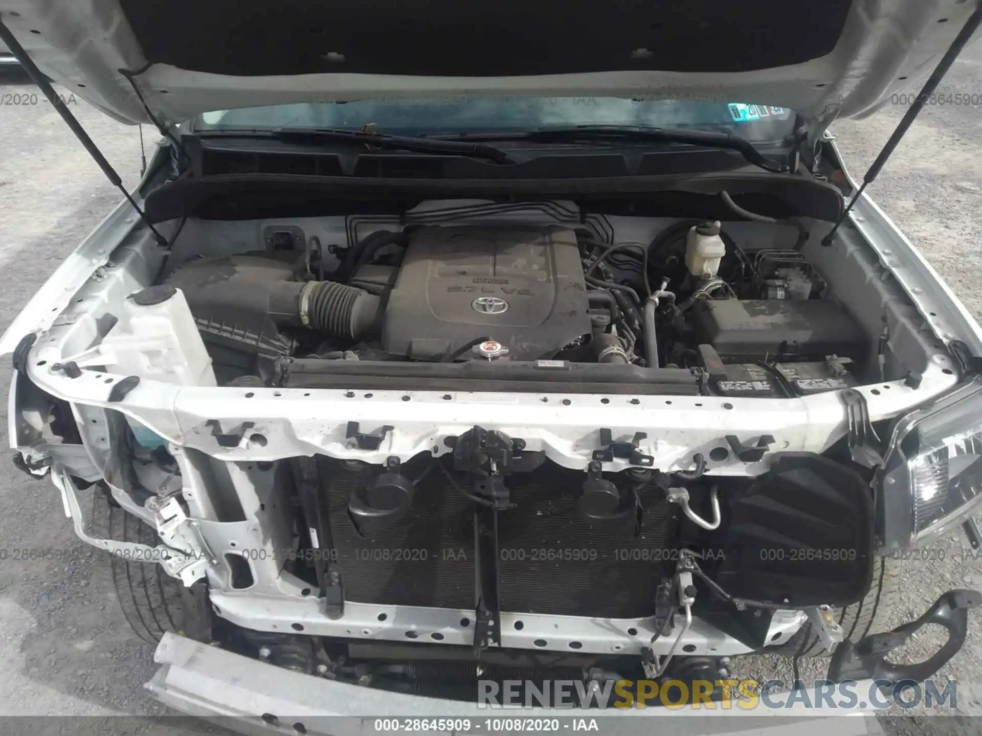 10 Фотография поврежденного автомобиля 5TFUY5F19KX793476 TOYOTA TUNDRA 4WD 2019