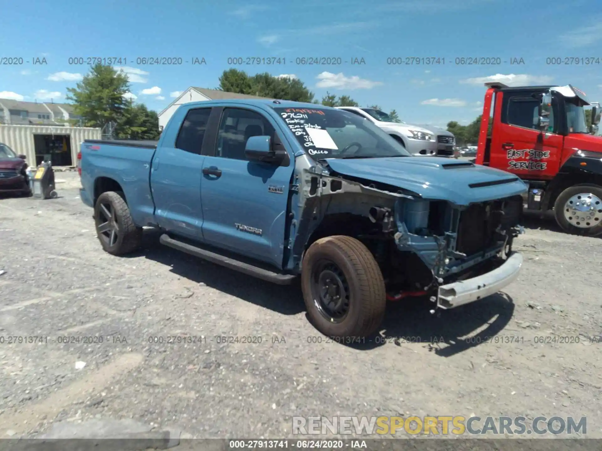 1 Photograph of a damaged car 5TFUY5F19KX805304 TOYOTA TUNDRA 4WD 2019