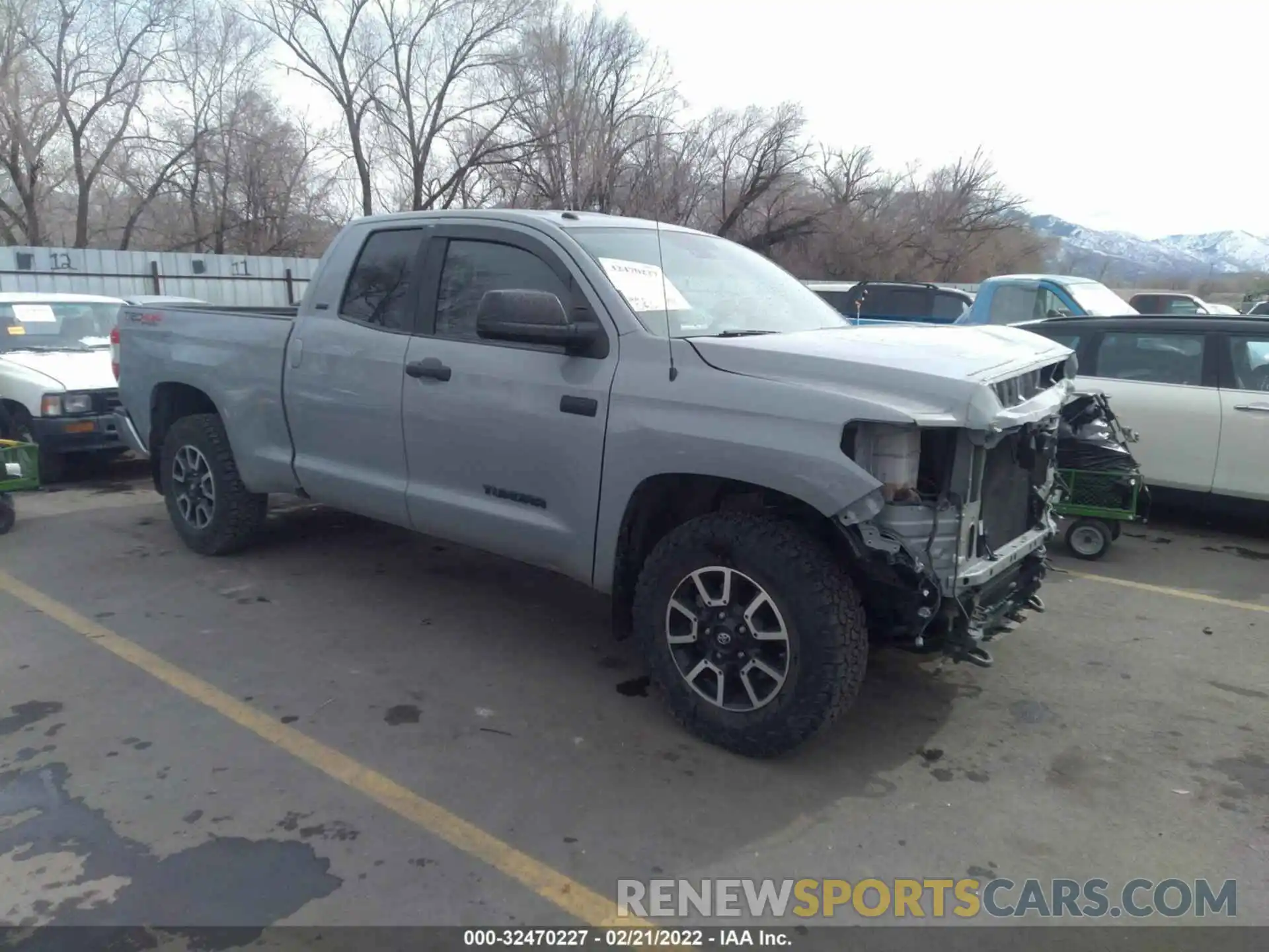 1 Photograph of a damaged car 5TFUY5F19KX814052 TOYOTA TUNDRA 4WD 2019