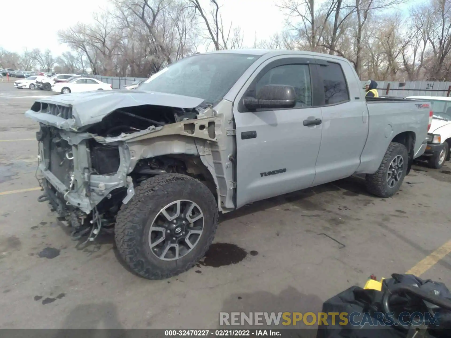 2 Фотография поврежденного автомобиля 5TFUY5F19KX814052 TOYOTA TUNDRA 4WD 2019