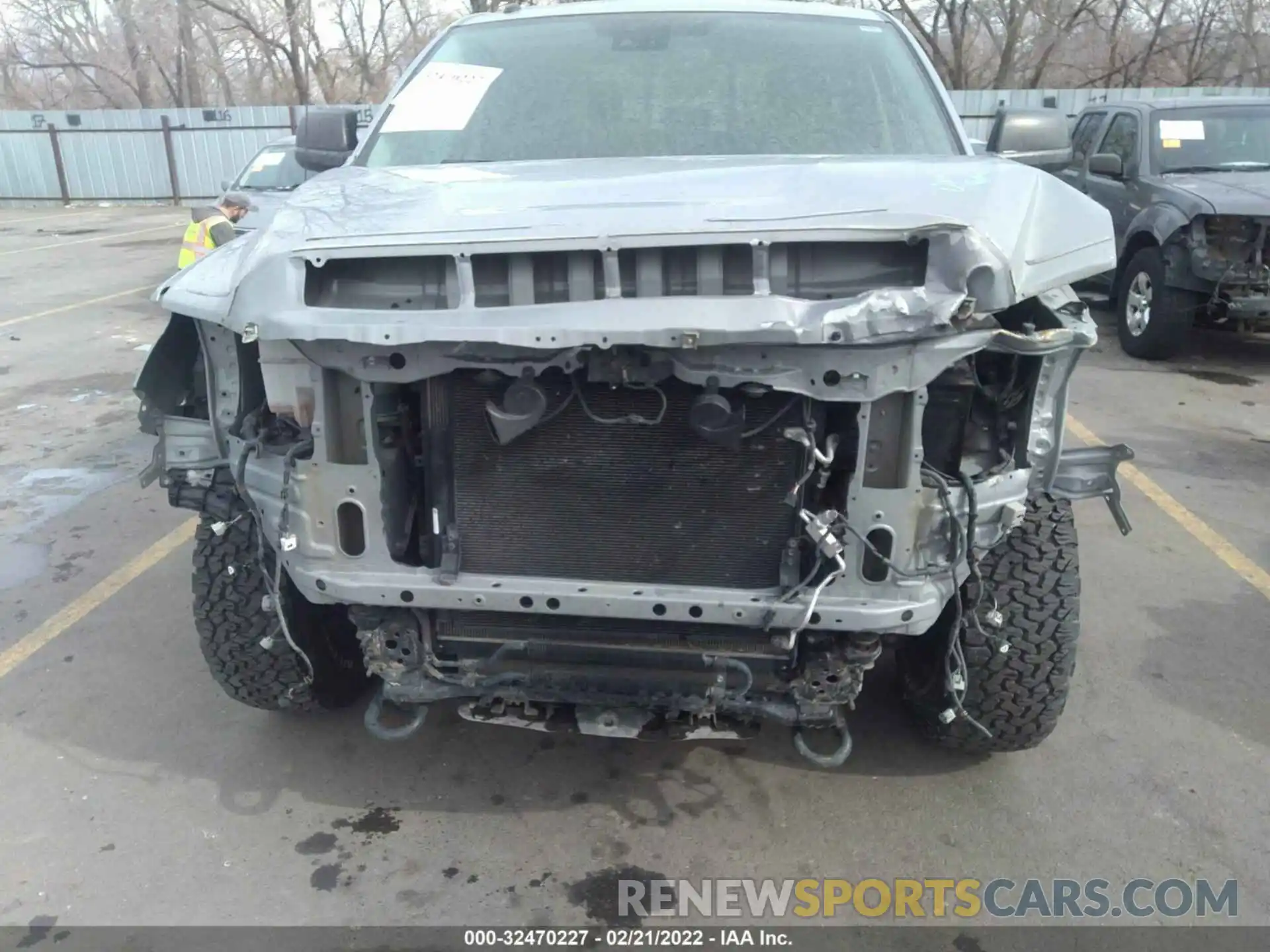 6 Фотография поврежденного автомобиля 5TFUY5F19KX814052 TOYOTA TUNDRA 4WD 2019