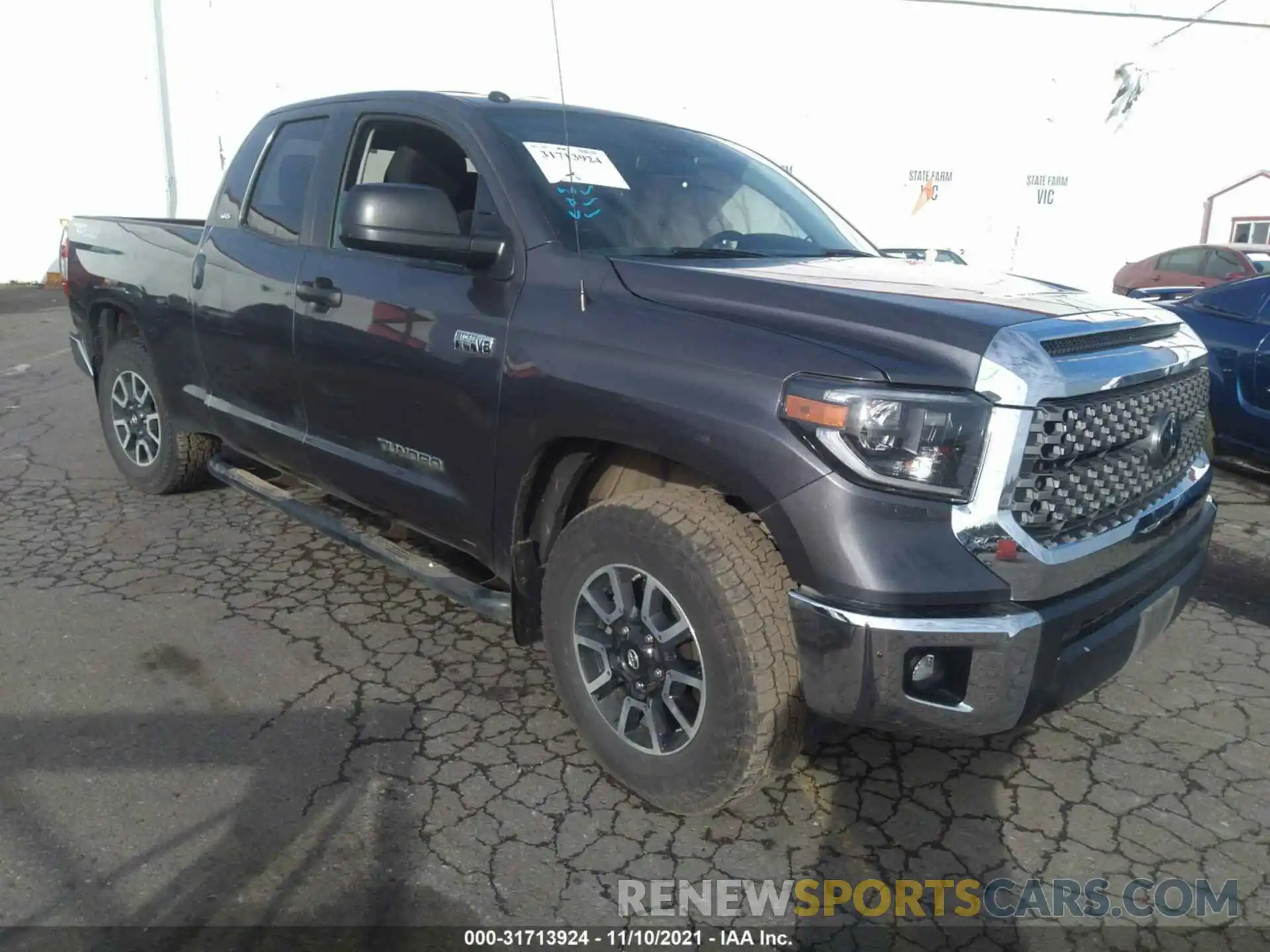 1 Photograph of a damaged car 5TFUY5F19KX828372 TOYOTA TUNDRA 4WD 2019