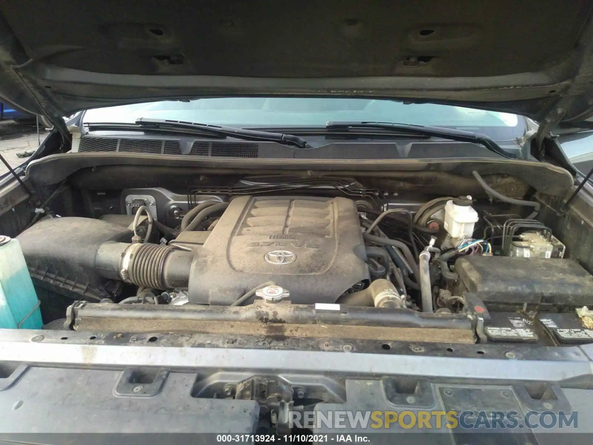 10 Photograph of a damaged car 5TFUY5F19KX828372 TOYOTA TUNDRA 4WD 2019