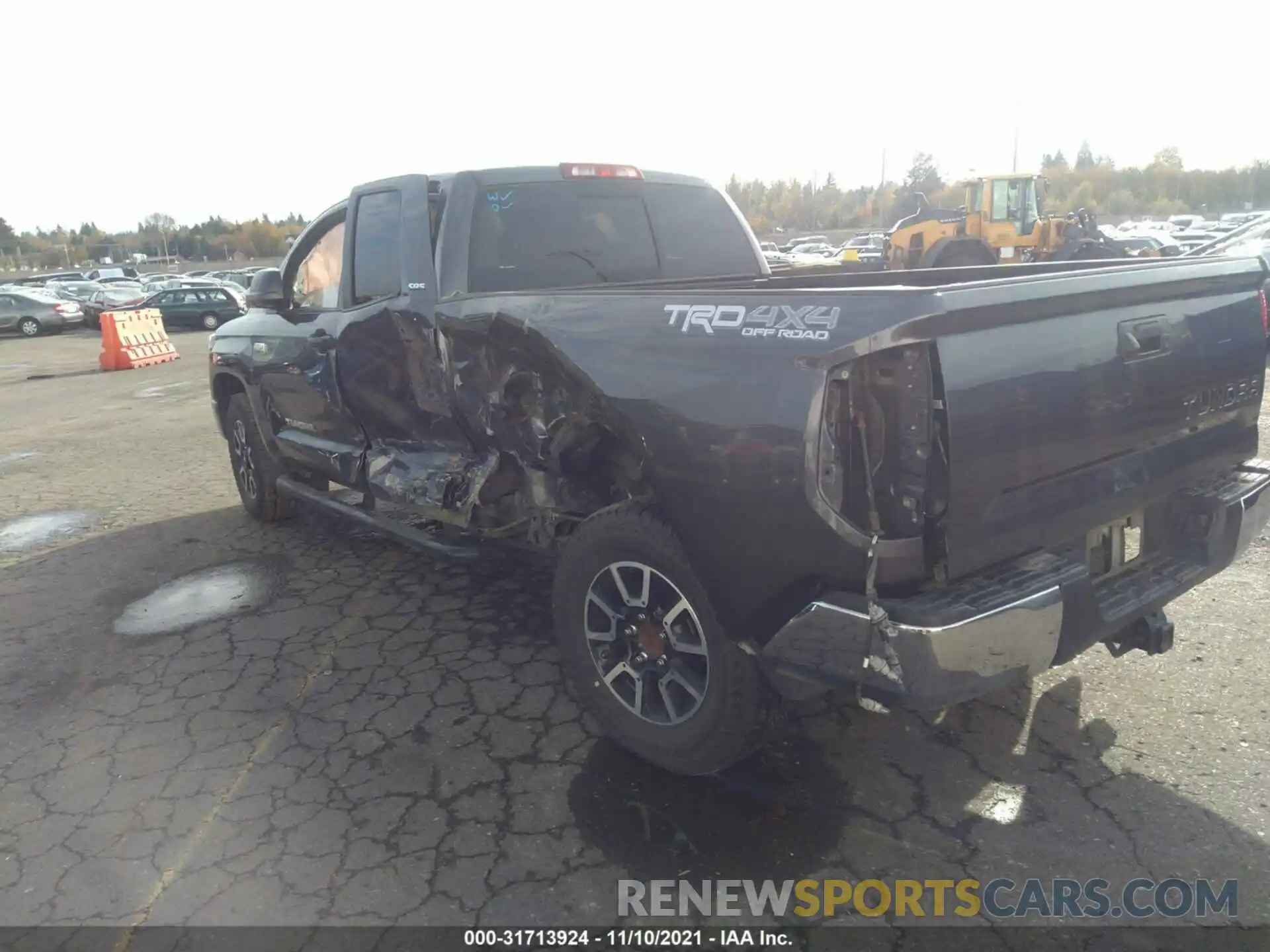 3 Photograph of a damaged car 5TFUY5F19KX828372 TOYOTA TUNDRA 4WD 2019