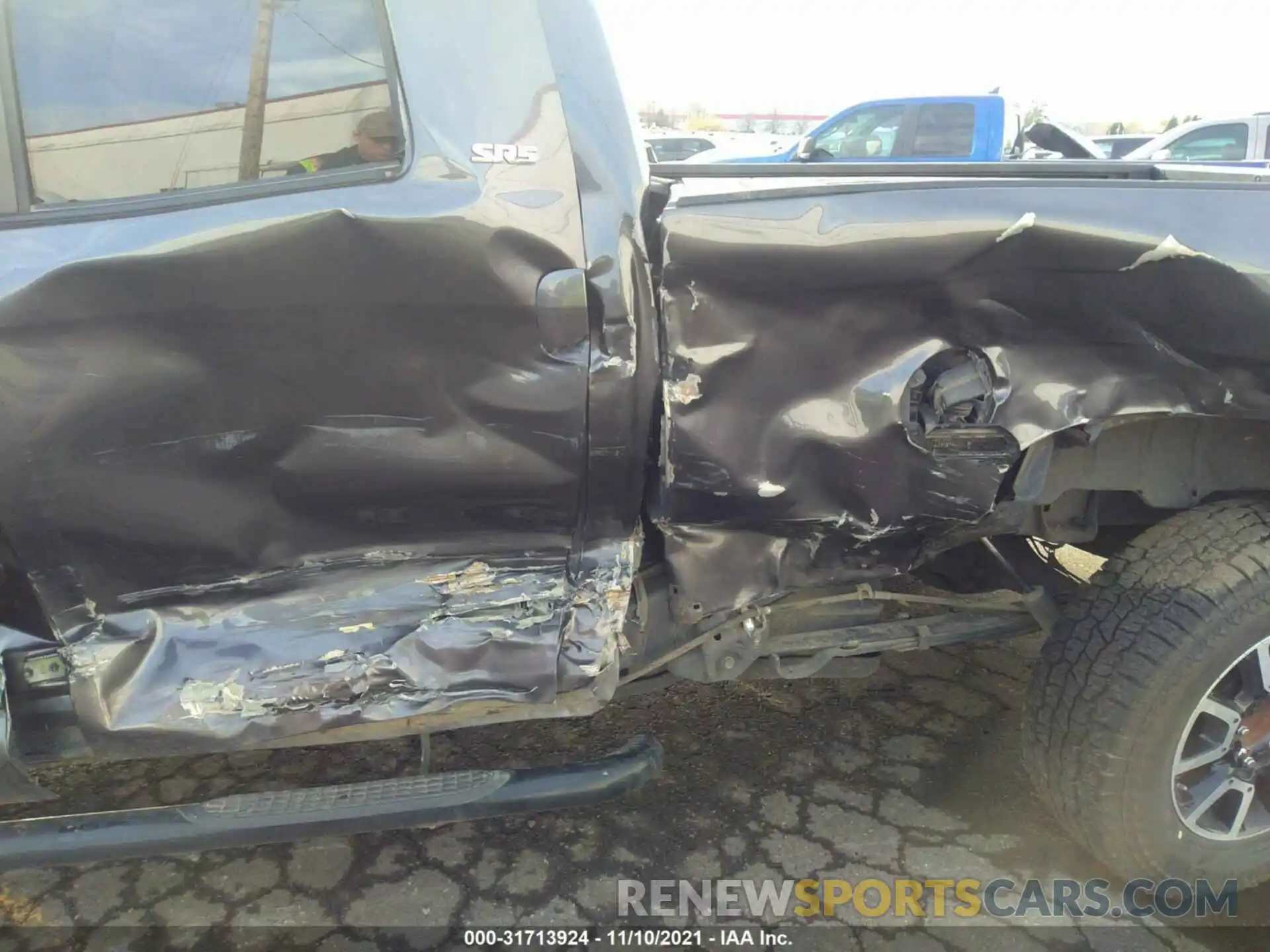 6 Photograph of a damaged car 5TFUY5F19KX828372 TOYOTA TUNDRA 4WD 2019