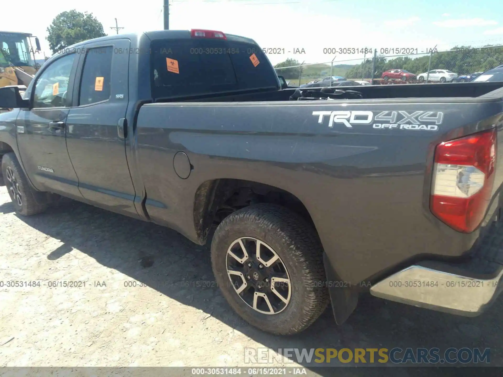 3 Фотография поврежденного автомобиля 5TFUY5F19KX843096 TOYOTA TUNDRA 4WD 2019