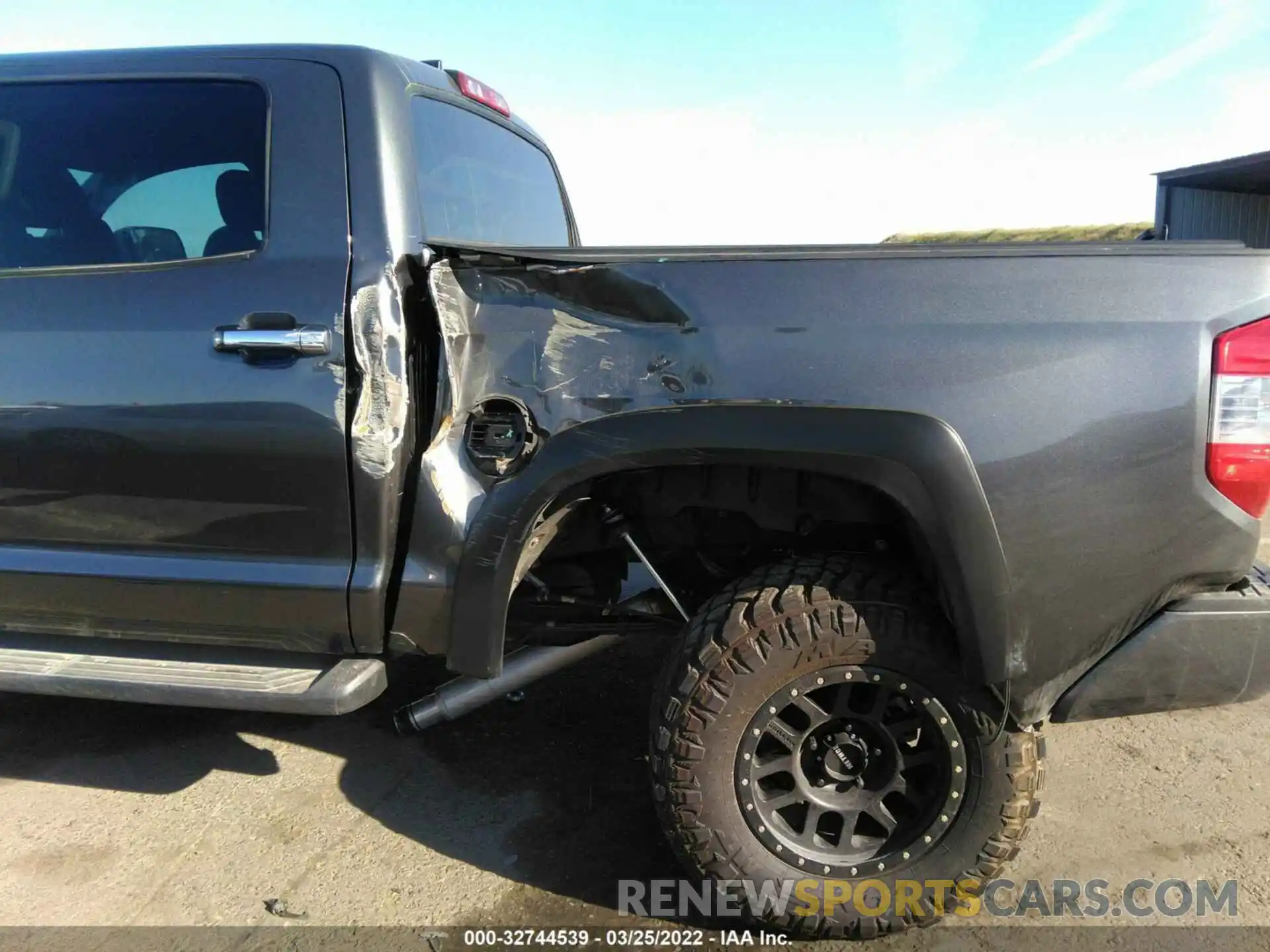 6 Photograph of a damaged car 5TFAY5F13LX909372 TOYOTA TUNDRA 4WD 2020